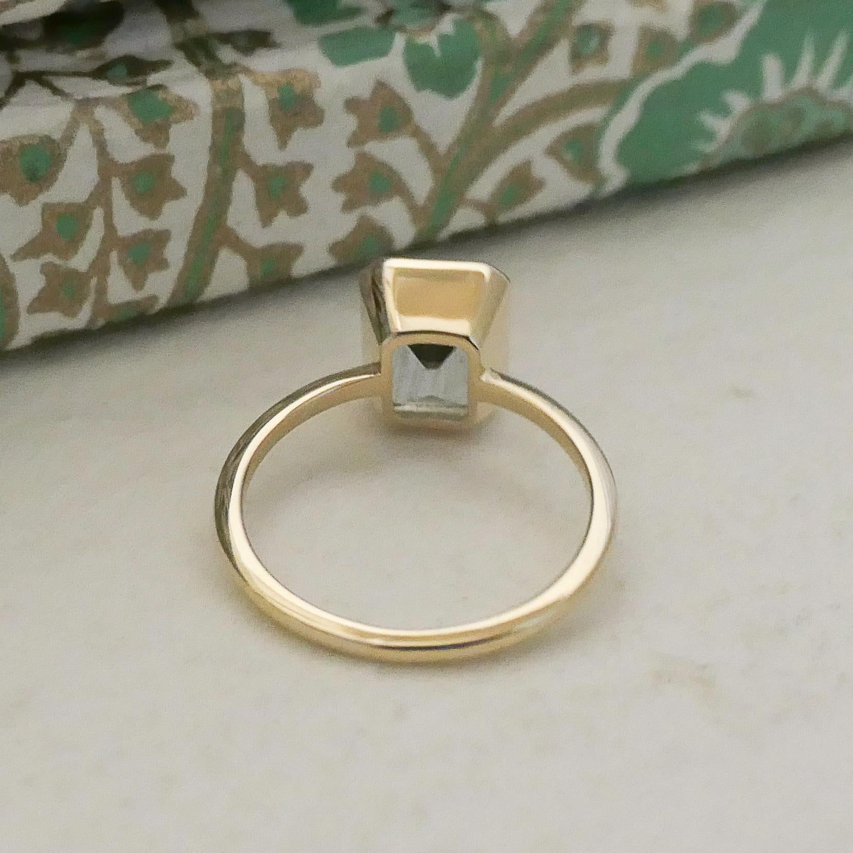Women's 7.2x9mm Aquamarine 14kt Yellow Gold Ring - Size 7 For Sale