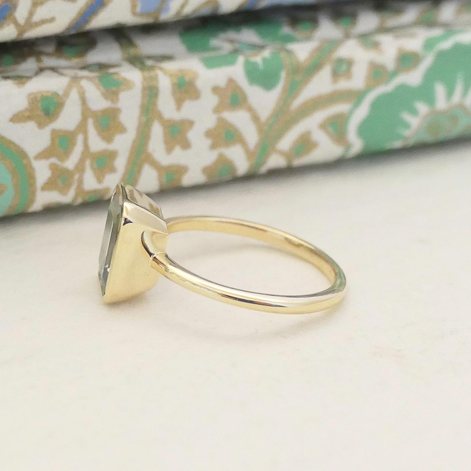 7.2x9mm Aquamarine 14kt Yellow Gold Ring - Size 7 For Sale 1
