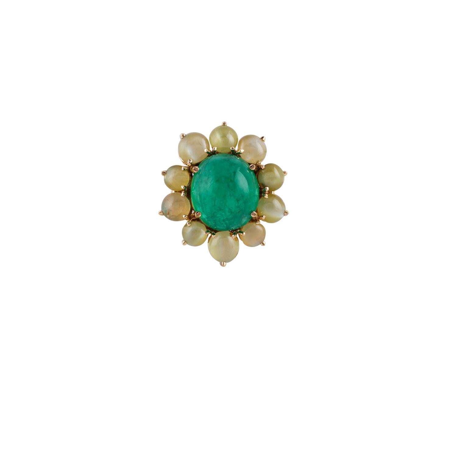 A one of a kind, cabochon Zambian Emerald weighing (7.30 carats) with Cats Eye Cluster

Cats Eye - 6.40 Carat 
Gold 18K  Yellow 
 

The ring is currently sized at US 7.5
Ring Can be Resized And Ring come Along With Prestation Box.

Please feel free
