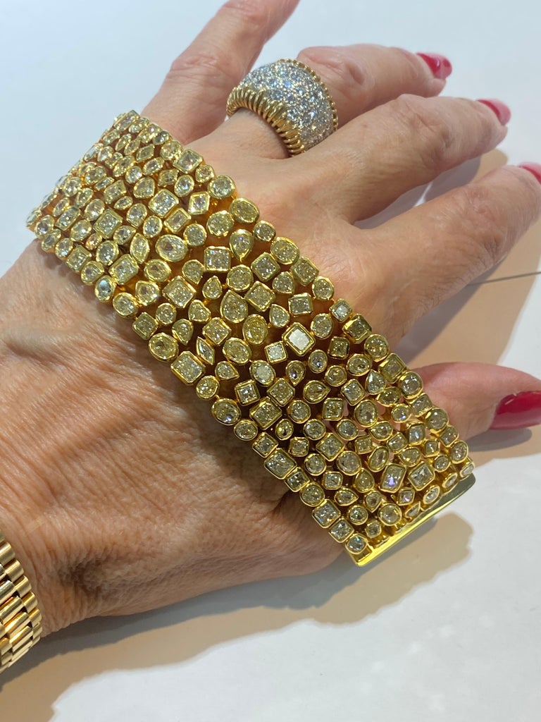 73 Carat Fancy Yellow Diamond 18K Yellow Gold Bracelet For Sale 4