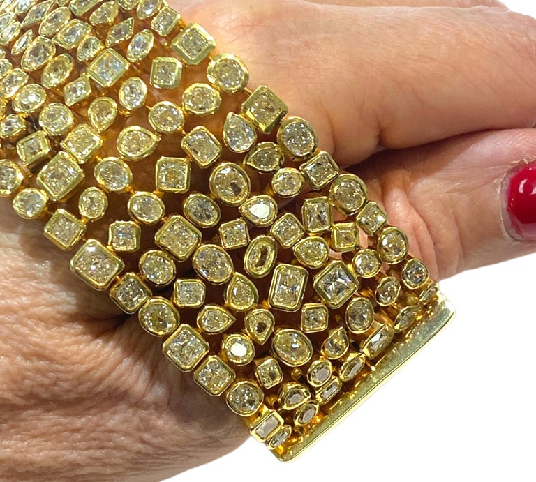 Contemporary 73 Carat Fancy Yellow Diamond 18K Yellow Gold Bracelet For Sale