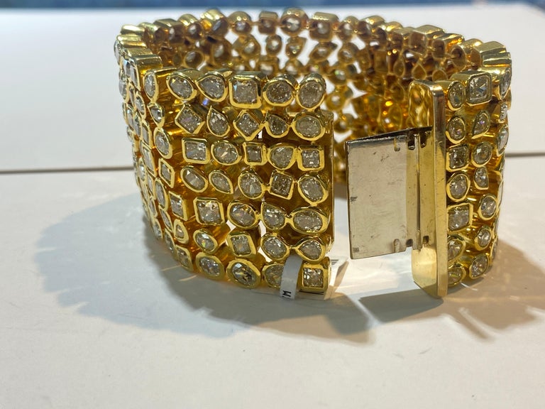 Women's or Men's 73 Carat Fancy Yellow Diamond 18K Yellow Gold Bracelet For Sale