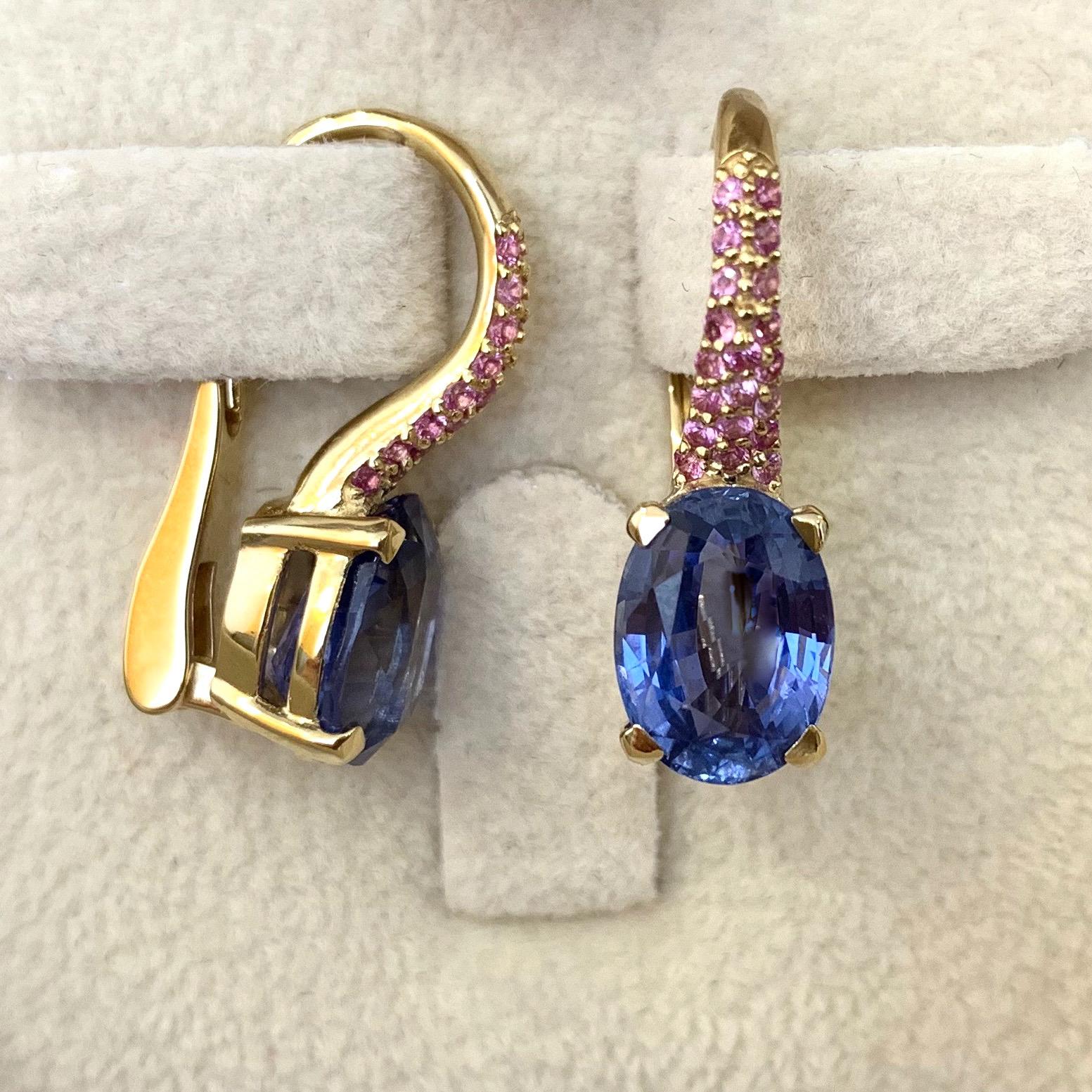 Oval Cut 7.3 Carat Natural Cornflower Blue and Pink Sapphires 18 Karat Gold Earrings For Sale