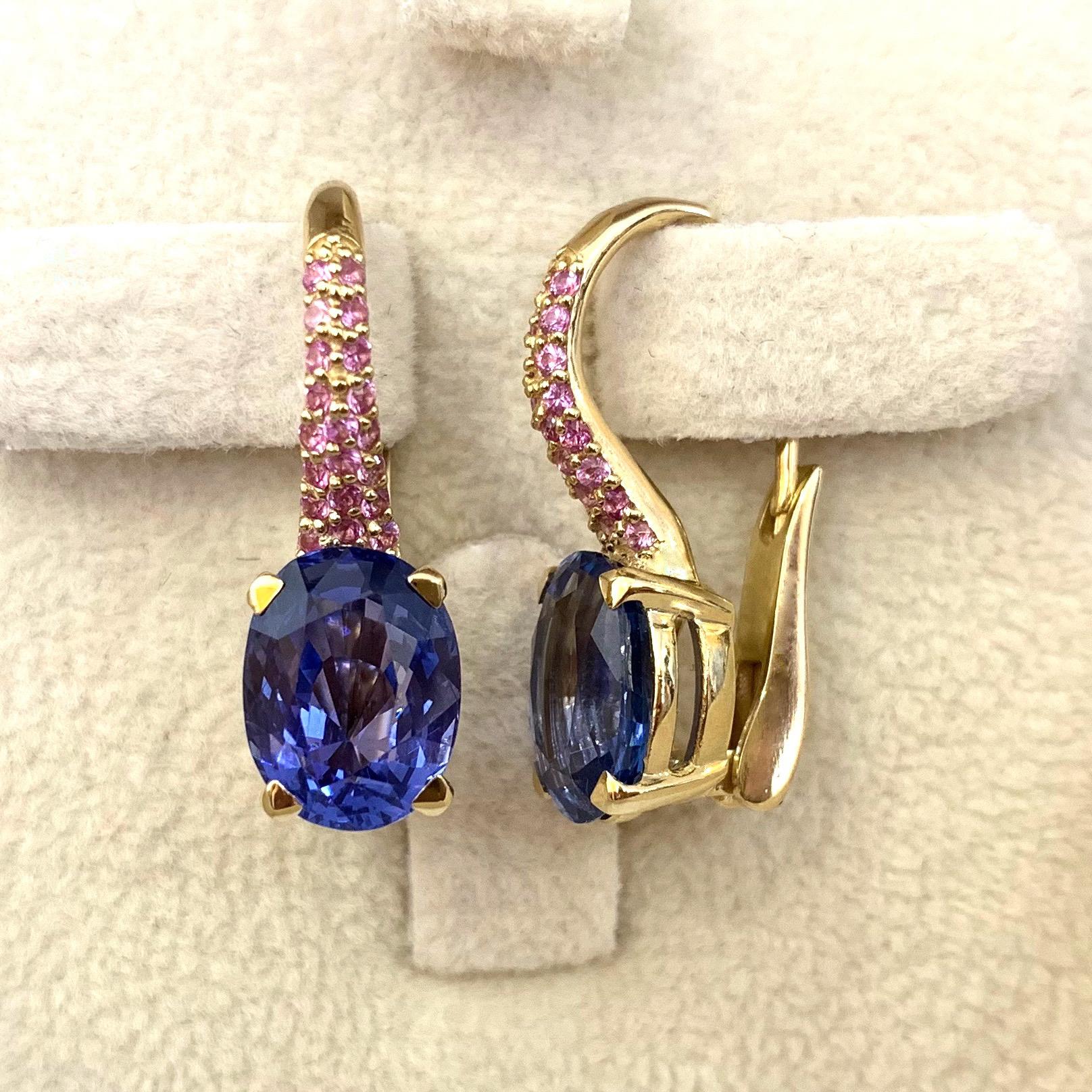 7.3 Carat Natural Cornflower Blue and Pink Sapphires 18 Karat Gold Earrings In New Condition For Sale In Singapore, SG