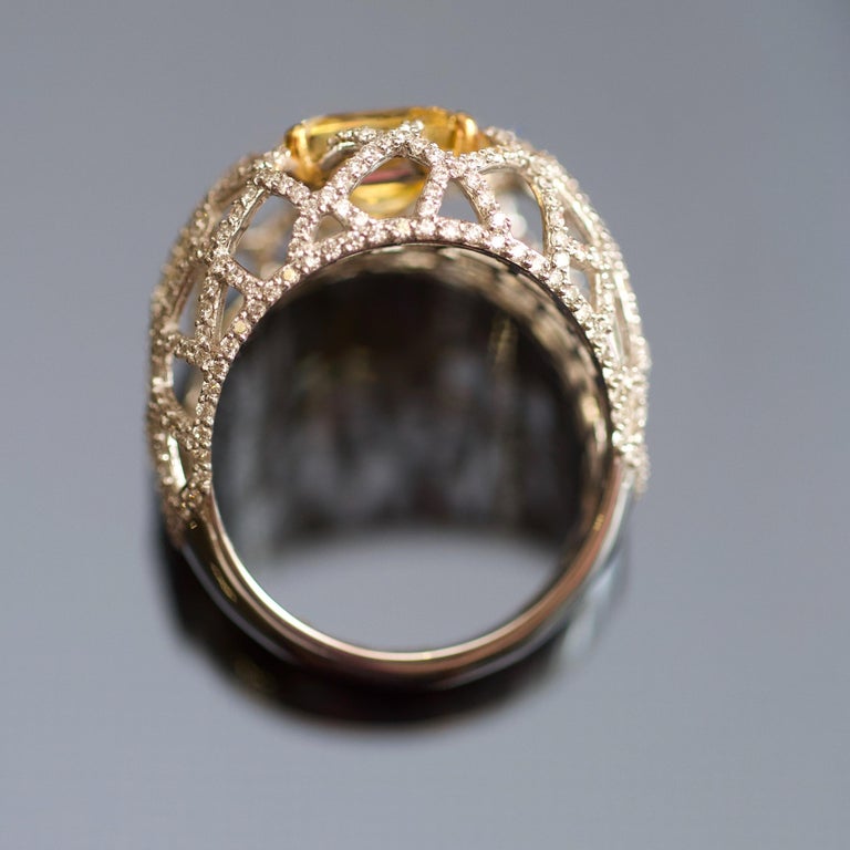 Octagon Cut 4,57 Carat Natural Yellow Sapphire Diamonds 18 Karat White Gold Cocktail Ring For Sale