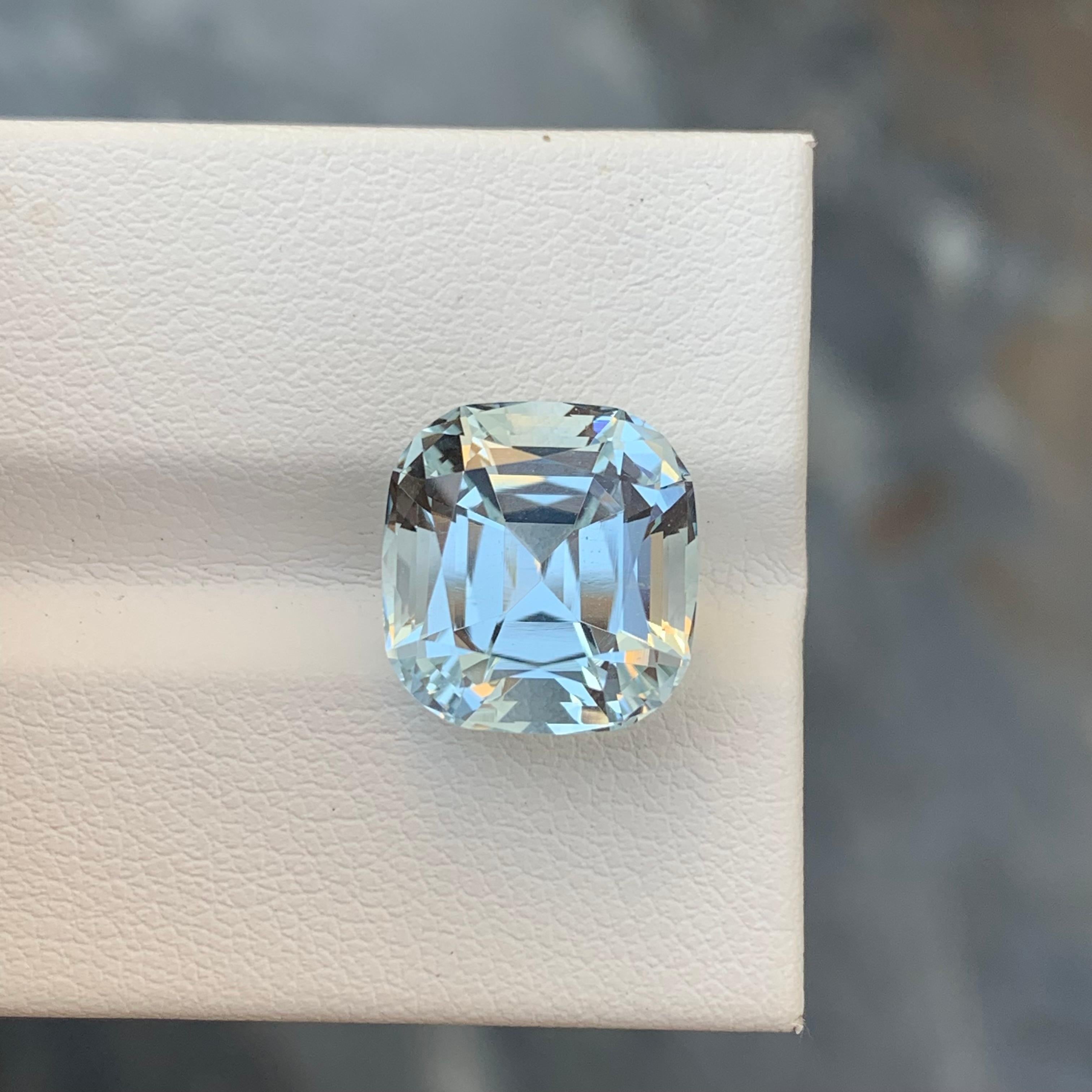 Aguamarina suelta
Peso: 7,30 quilates
Dimensiones: 12,1 x 11,5 x 8,7 Mm
Color : Azul pálido
Origen: Valle de Shigar, Pakistán
Tratamiento: No
Certificado : A petición
Forma: Cojín

El aguamarina es una gema cautivadora conocida por sus encantadores