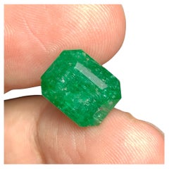 7.30 Carat Natural Loose Emerald Gemstone From Swat Mine, Pakistan 