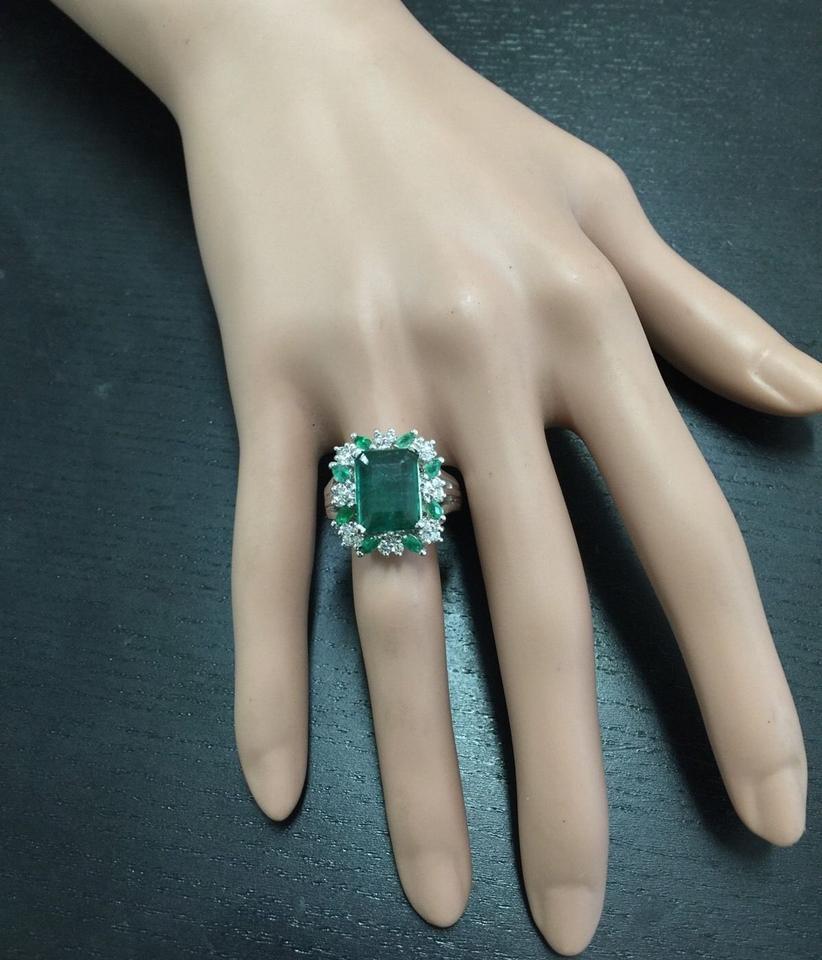 Women's 7.30 Carat Natural Emerald and Diamond 14 Karat Solid White Gold Ring For Sale