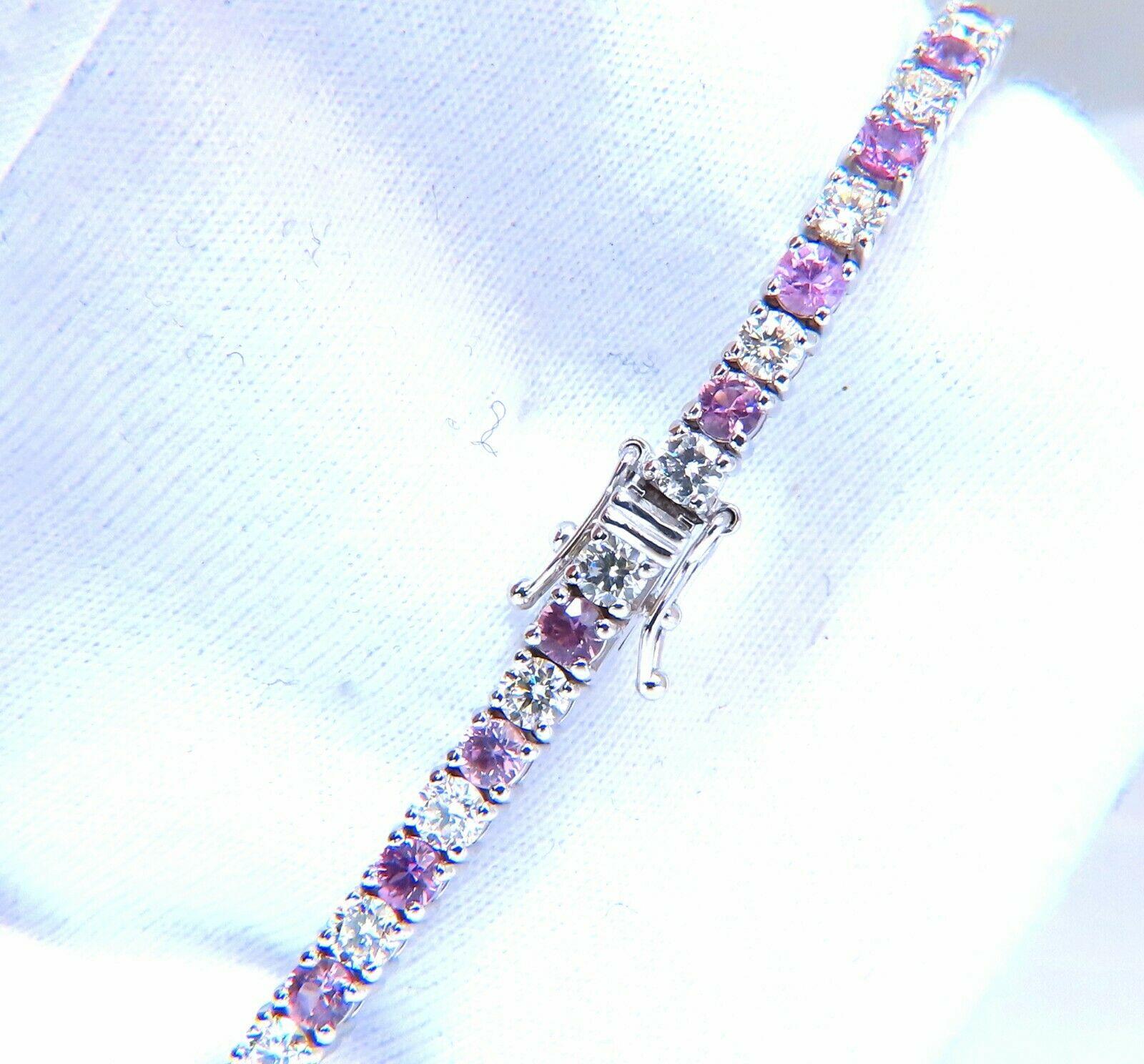 Tennis rose

4.10ct. Saphirs roses naturels

 bracelet en diamants de 3,20 ct.

Coupes rondes complètes, grande brillance.

Clarté propre et transparente.

Roses vifs et Saturation Prime.

Diamants ronds et brillants : Couleur G, clarté