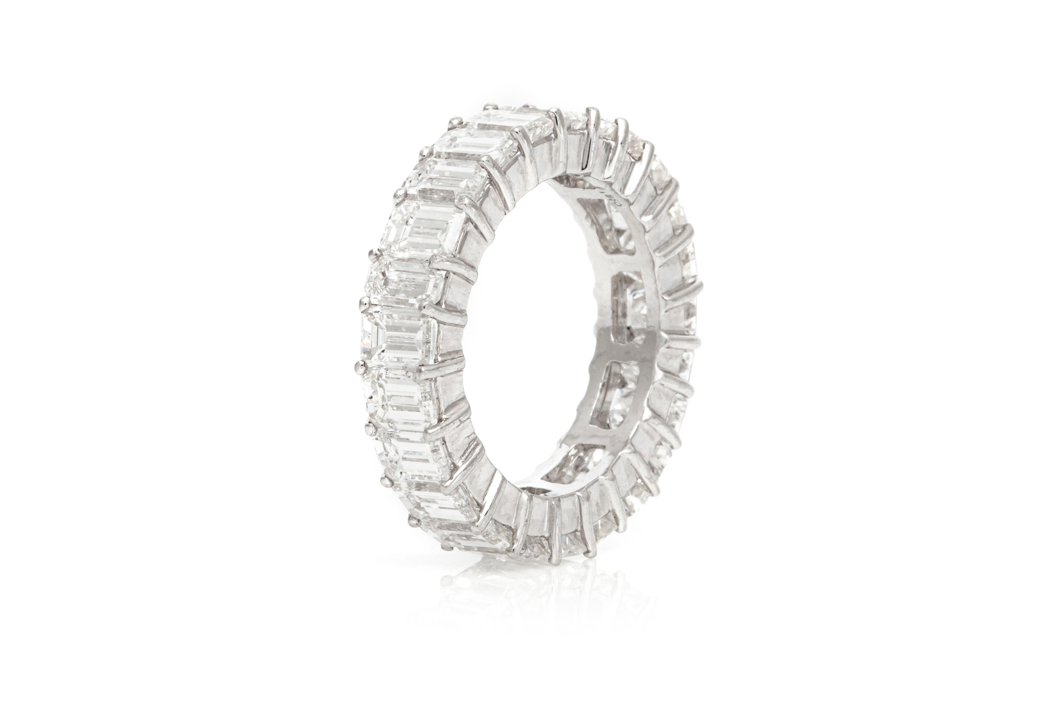 7.32 Carat Emerald Cut Diamond Eternity Band In Good Condition For Sale In New York, NY