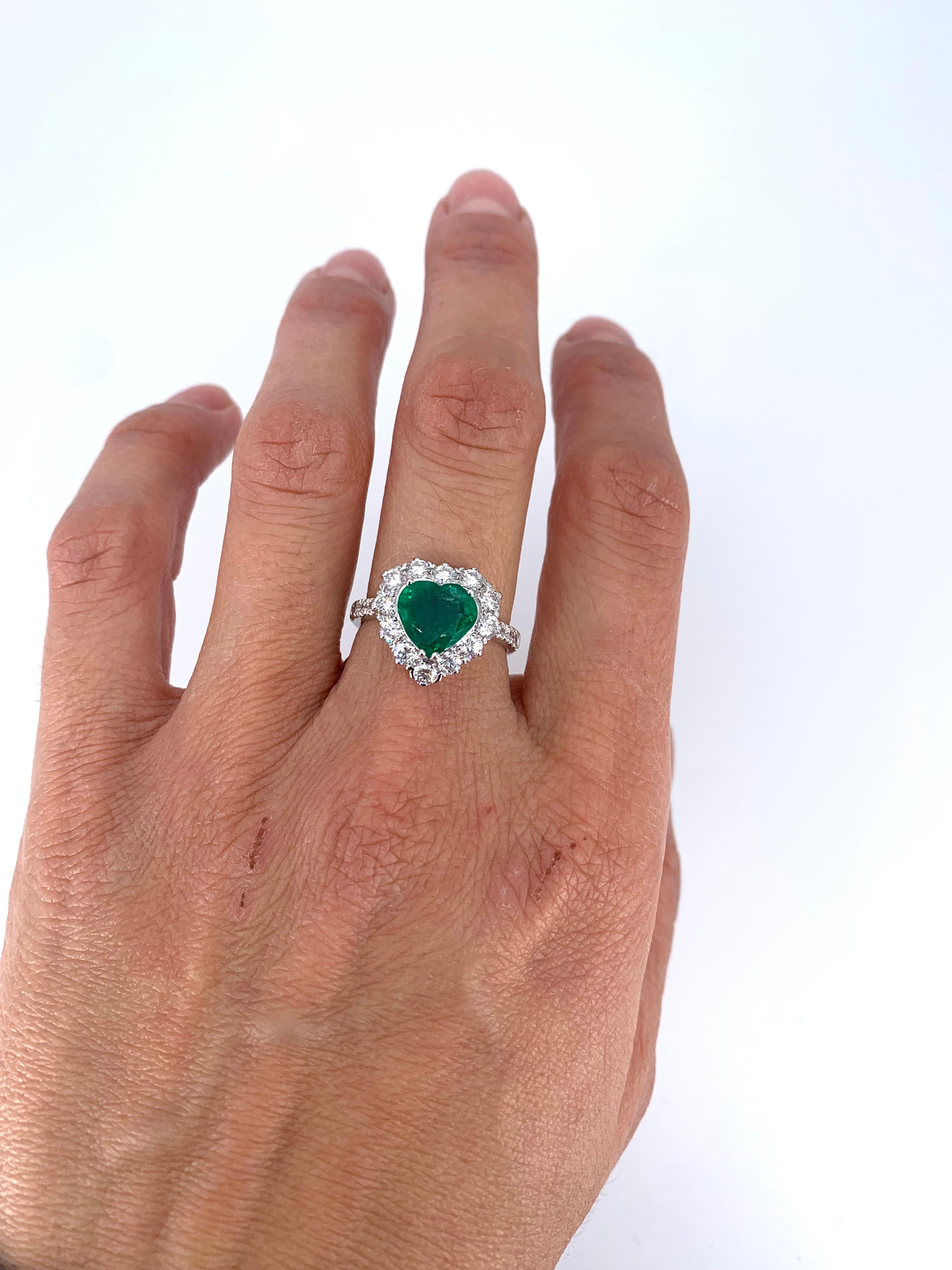 Contemporary 7.32 Carat Emerald & 3.75 Carat Diamond Heart Shaped Ring For Sale 3