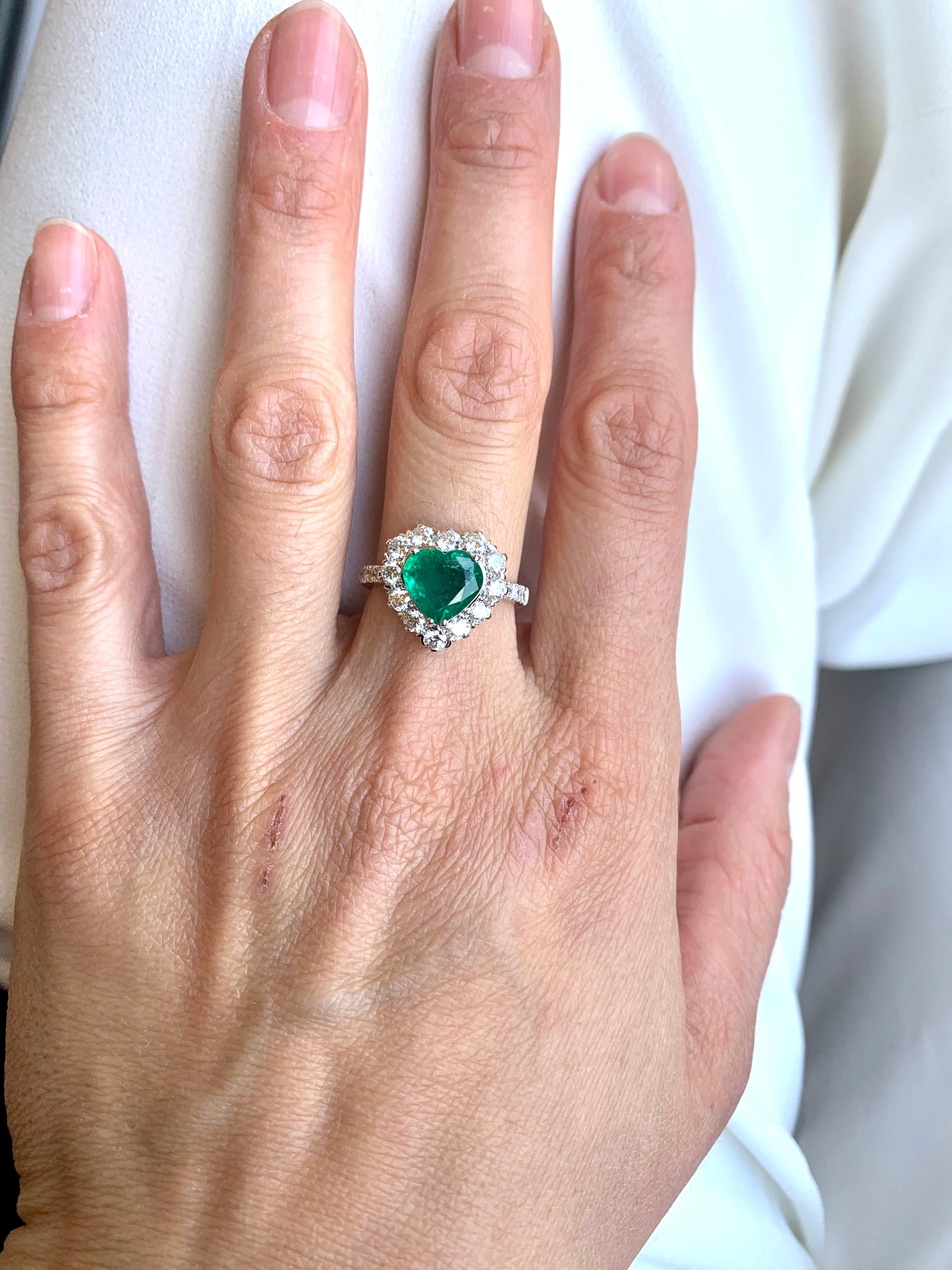 Contemporary 7.32 Carat Emerald & 3.75 Carat Diamond Heart Shaped Ring For Sale 4