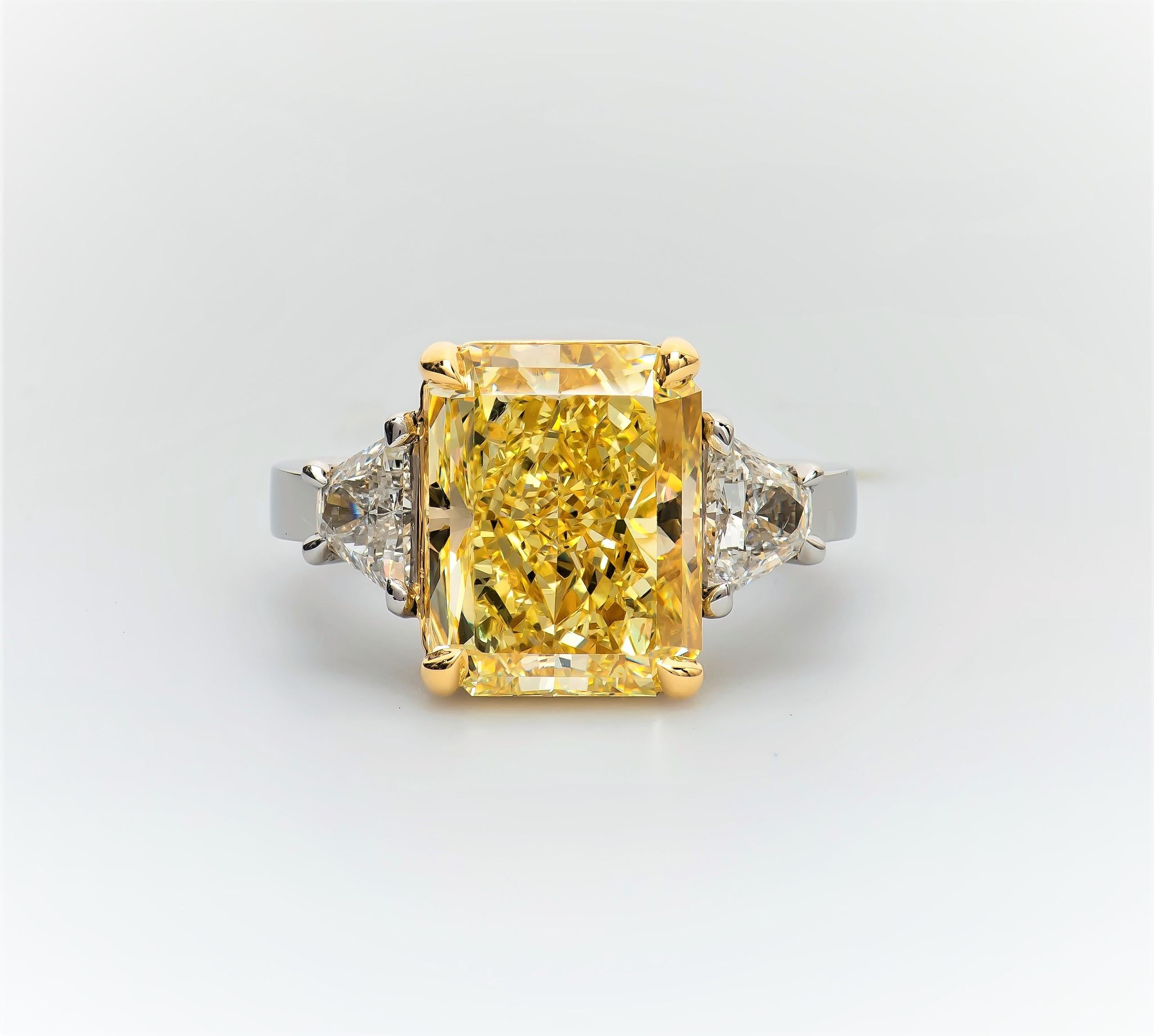 7.32 Carat ‘GIA’ Radiant Fancy Yellow Diamond with Side Trapezoid Diamonds Ring (Radiantschliff)