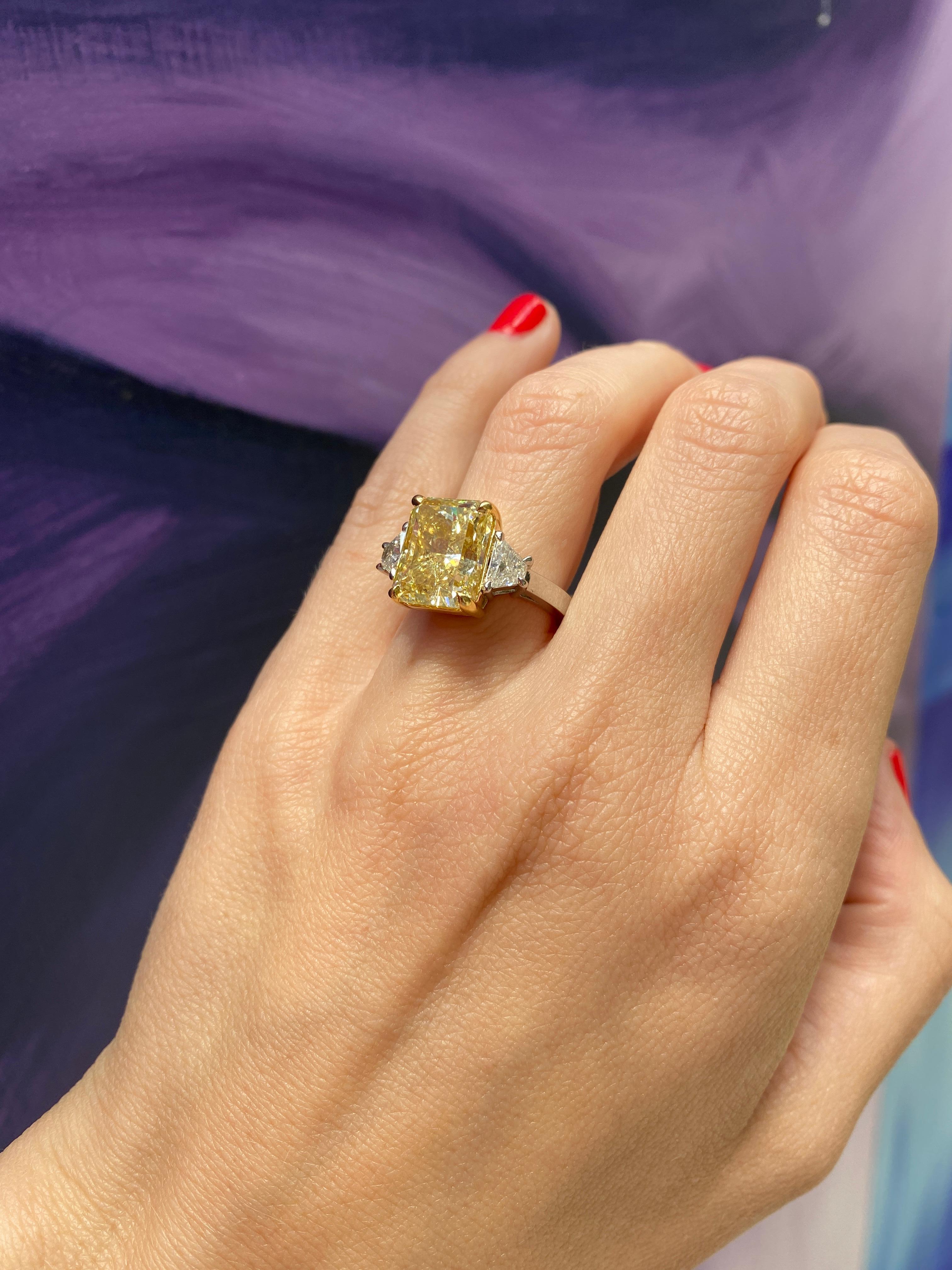7.32 Carat Radiant Cut Fancy Yellow Diamond Engagement Ring, Platinum 6