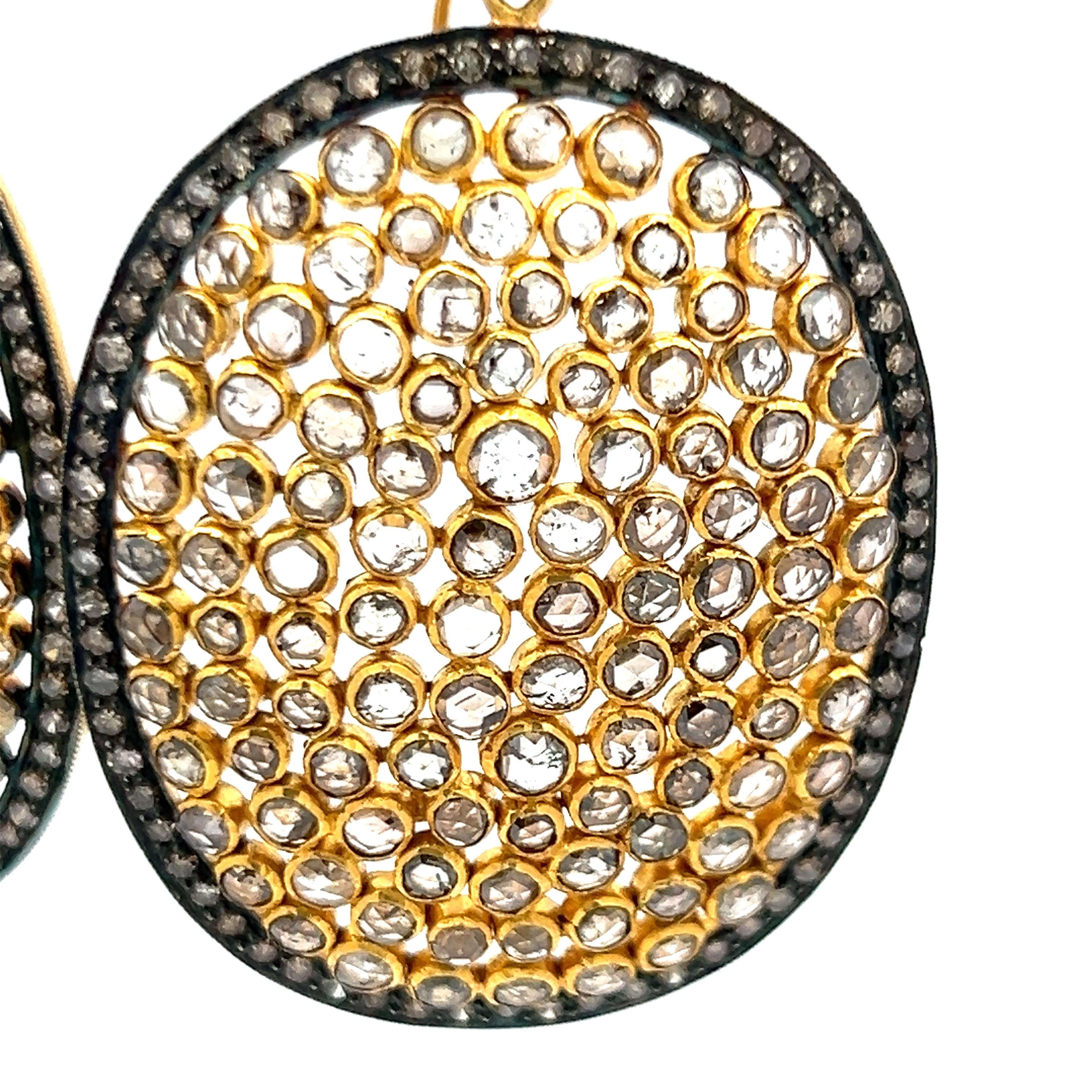Titre :
Boucles d'oreilles pendantes en or jaune 18 carats, diamant taille rose J I1 et diamant rond brillant Y SI1 de 7.32 carats
Le style :
Enchevêtrement
Métal :
Or jaune 18 carats
Pierre précieuse 1 :
Diamant de 1,32 carat
Nombre de pierres
