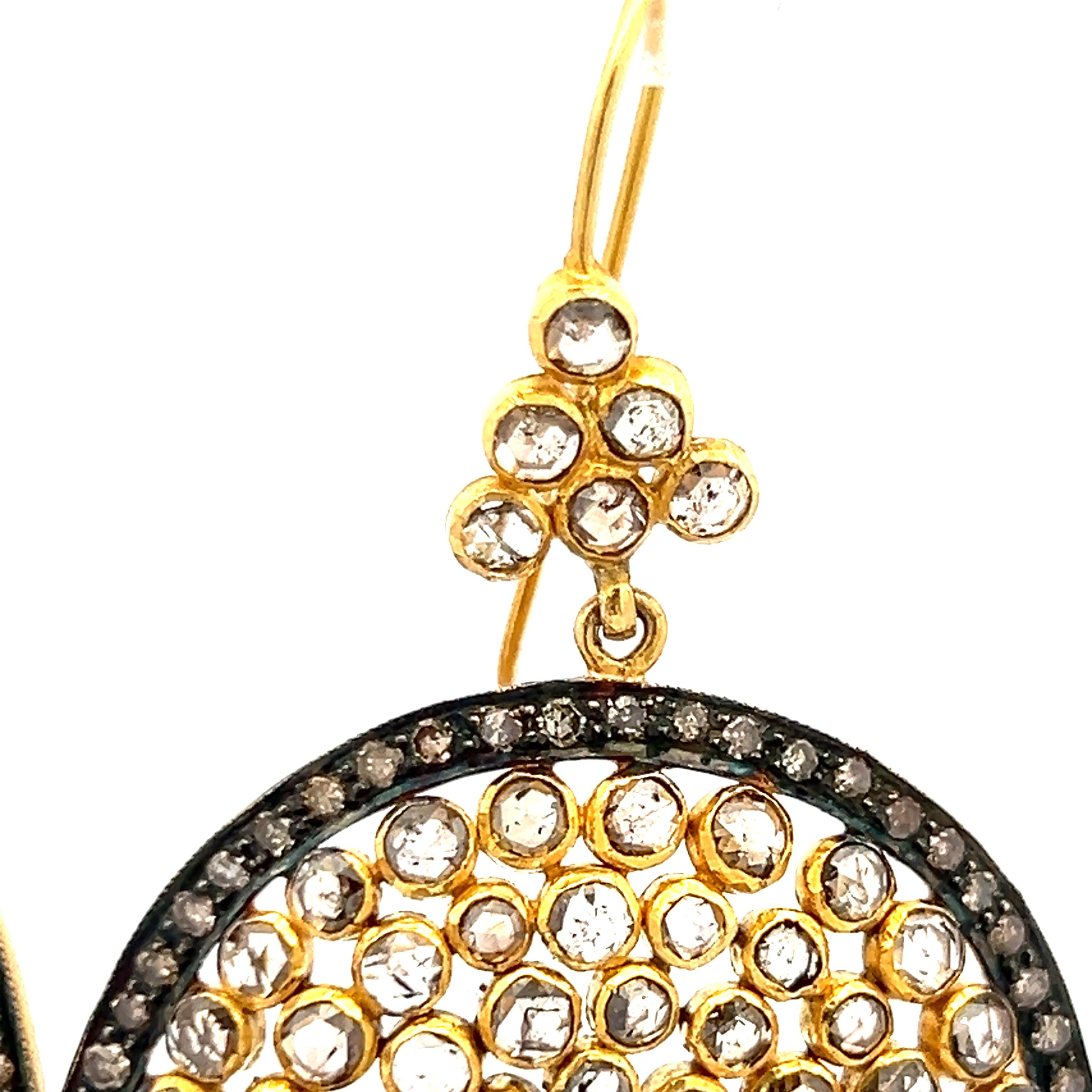 Taille ronde Pendants d'oreilles en or jaune 18 carats avec diamants ronds et taille rose de 7,32 carats en vente