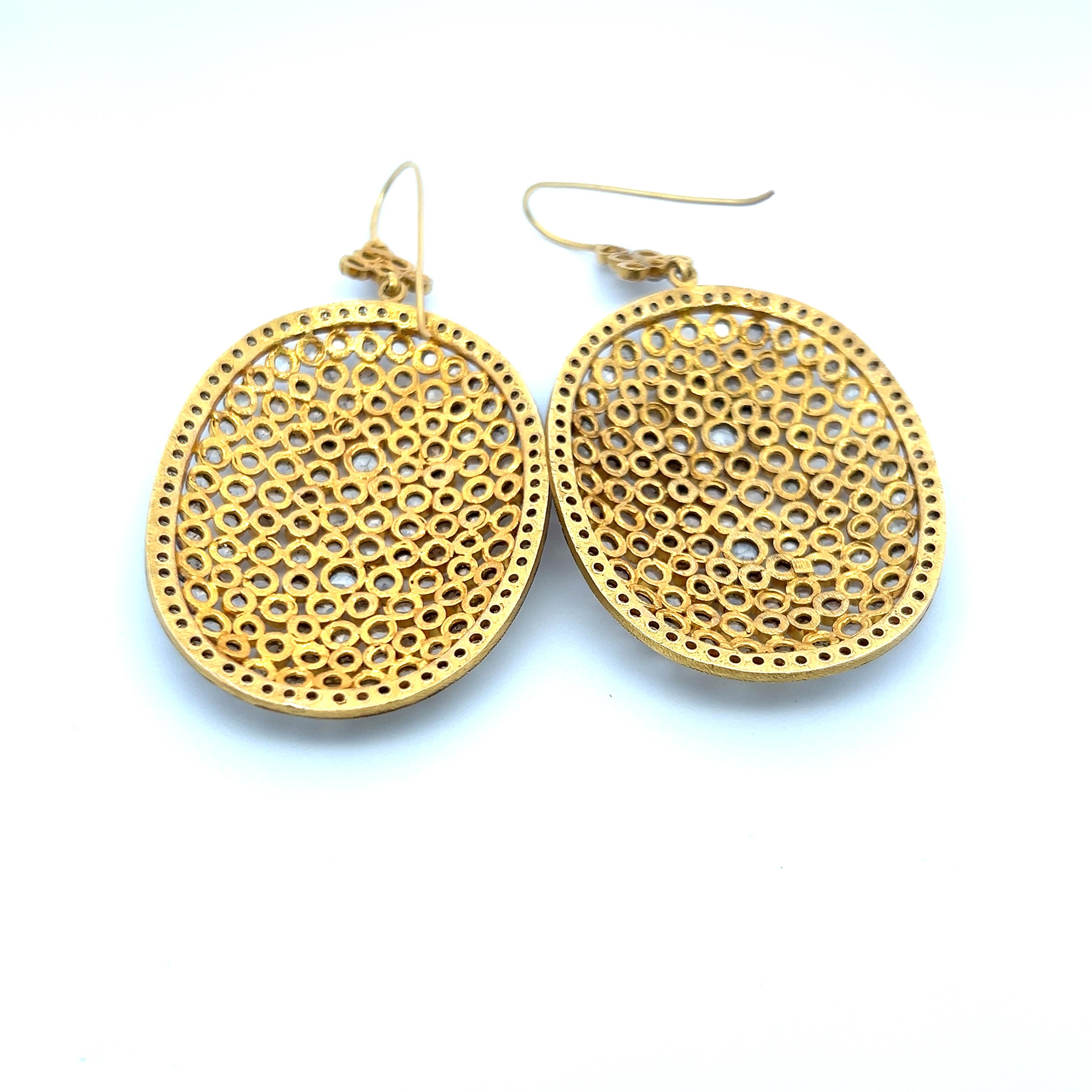 Pendants d'oreilles en or jaune 18 carats avec diamants ronds et taille rose de 7,32 carats en vente 3