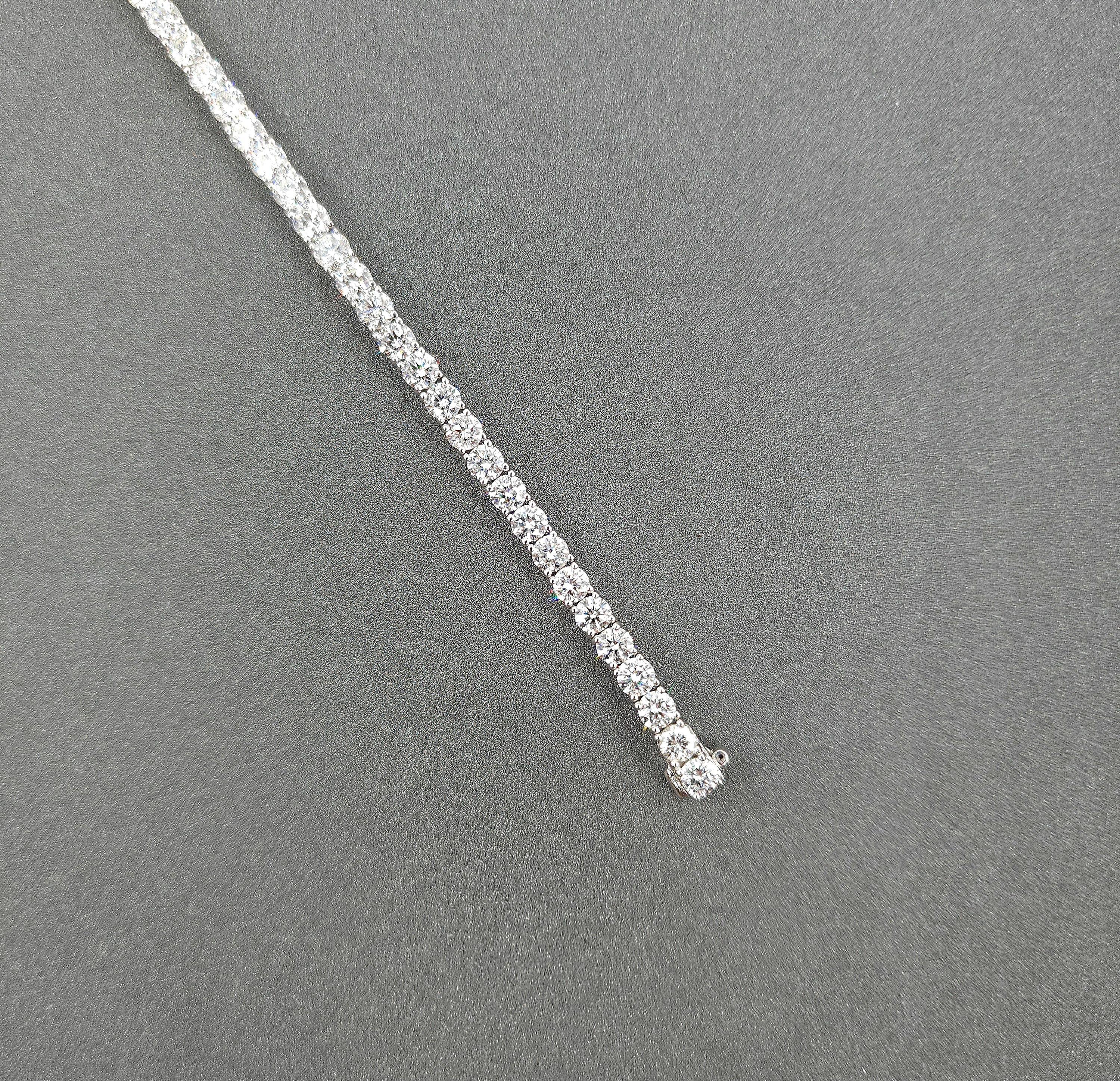 Taille ronde Bracelet de tennis en diamant de 7.32 ct en vente