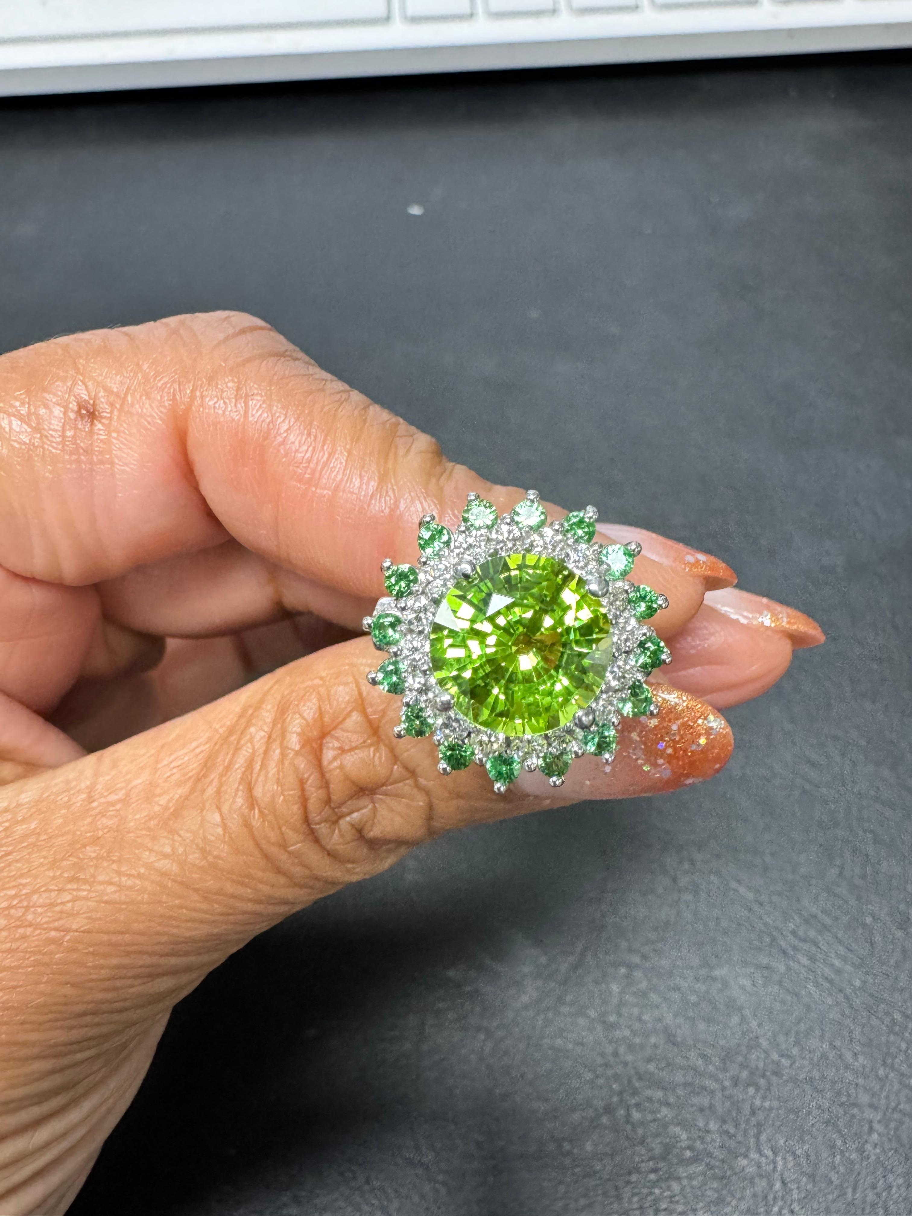 Bague cocktail en or blanc 14 carats péridot tsavorite diamant 7,33 carats en vente 4