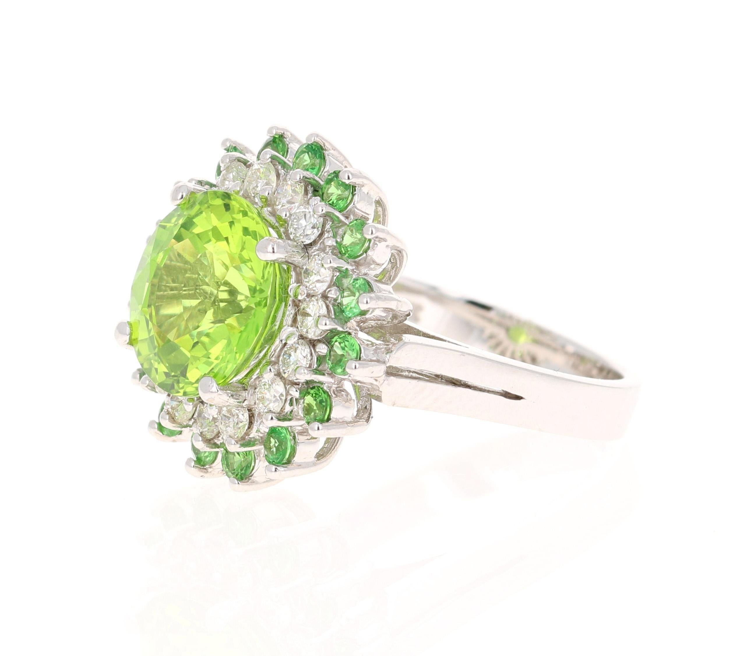 Contemporain Bague cocktail en or blanc 14 carats péridot tsavorite diamant 7,33 carats en vente