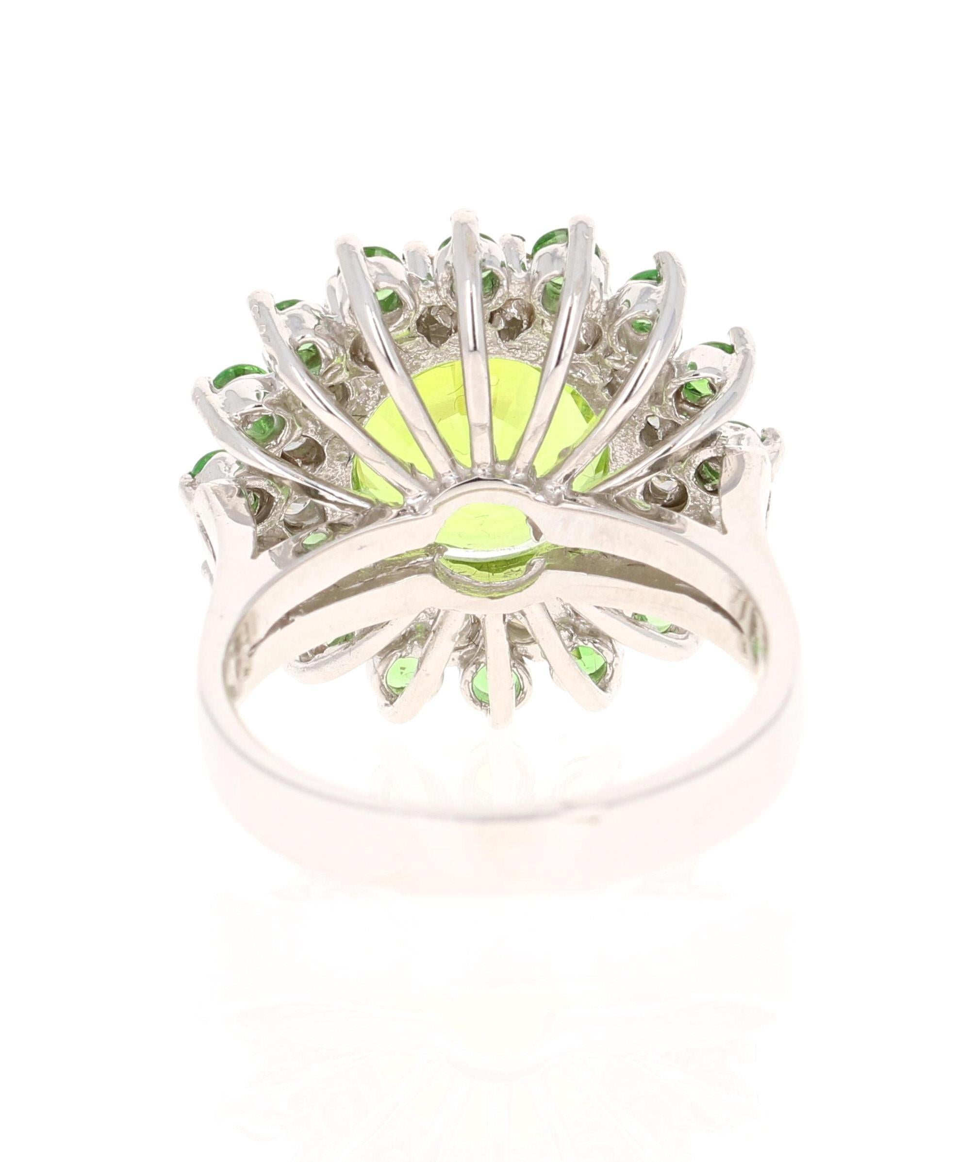 Taille ronde Bague cocktail en or blanc 14 carats péridot tsavorite diamant 7,33 carats en vente