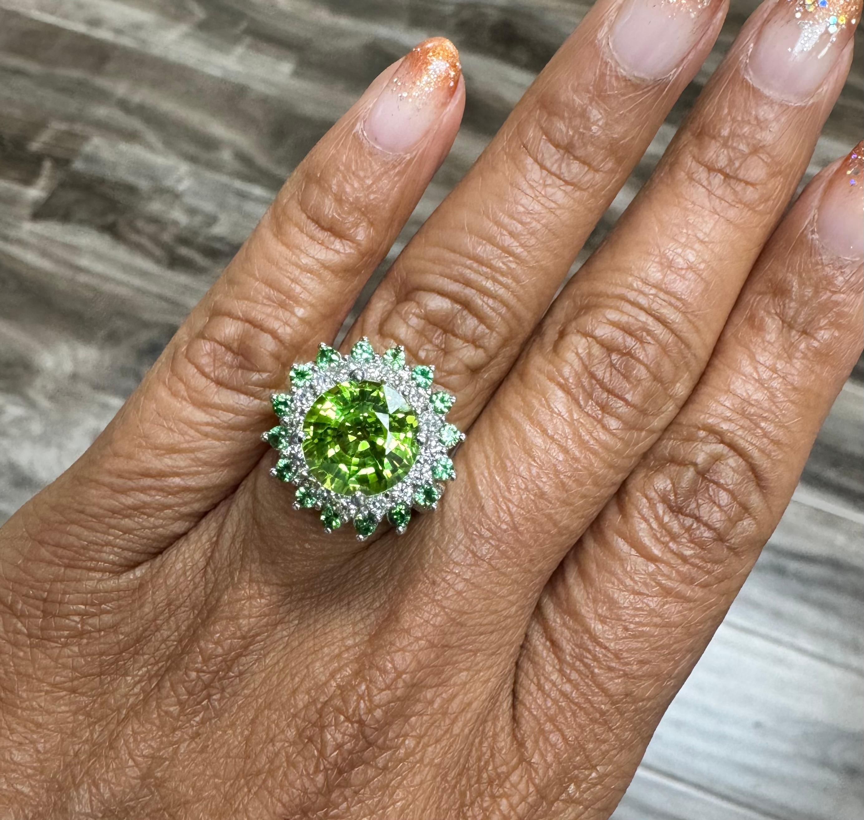 Bague cocktail en or blanc 14 carats péridot tsavorite diamant 7,33 carats en vente 1