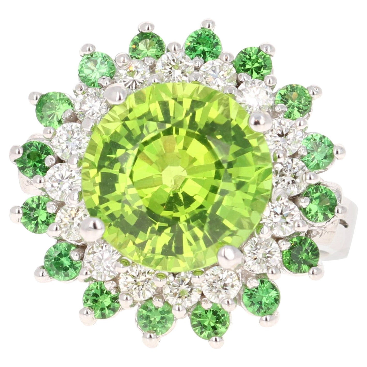 Anello cocktail in oro bianco 14 carati con peridoto e tsavorite da 7,33 carati in vendita