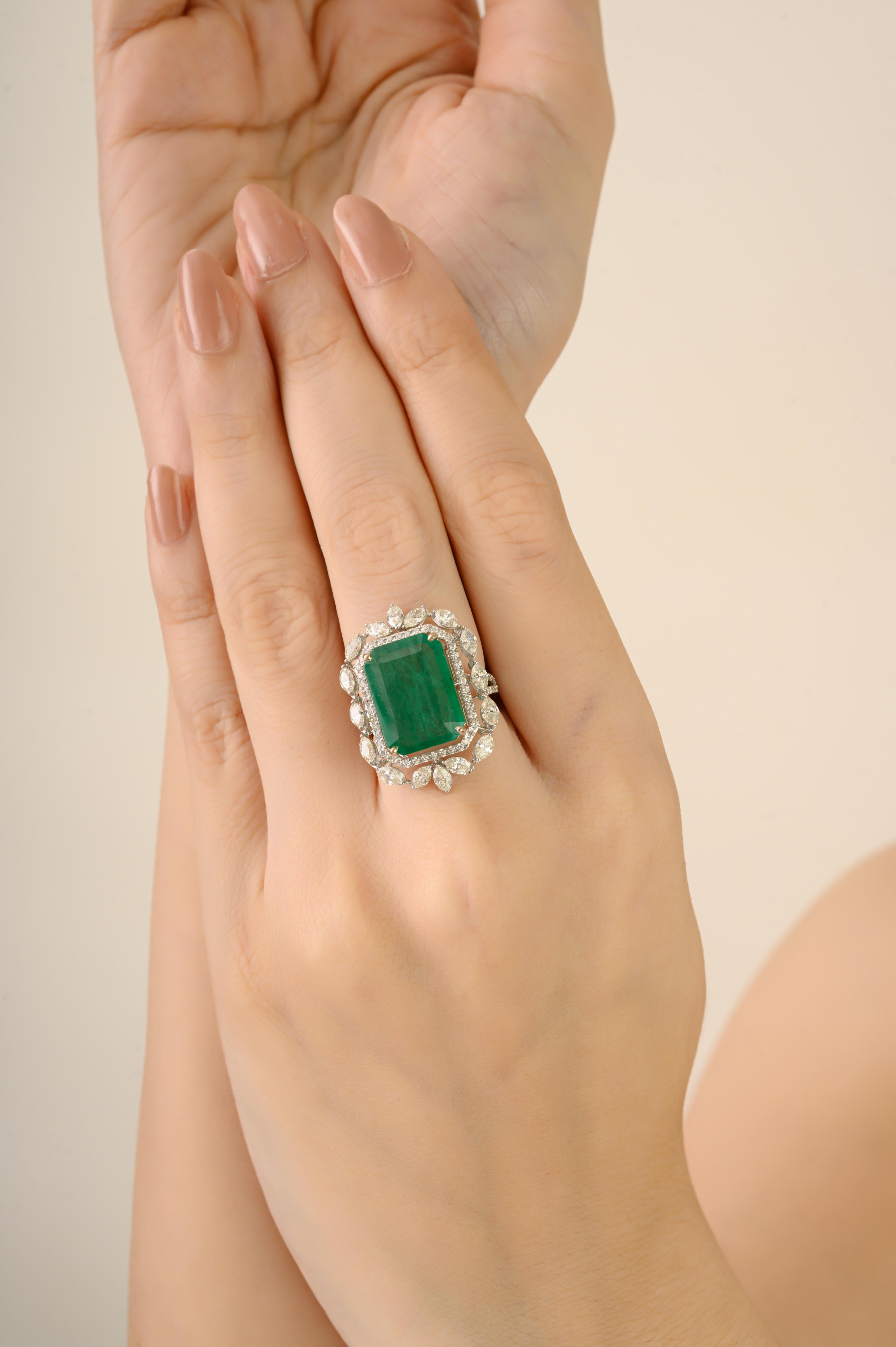 Im Angebot: 7,33 CTW Achteckiger sambischer Smaragd & Diamant Regal Cocktail Ring in 18K Weißgold () 7