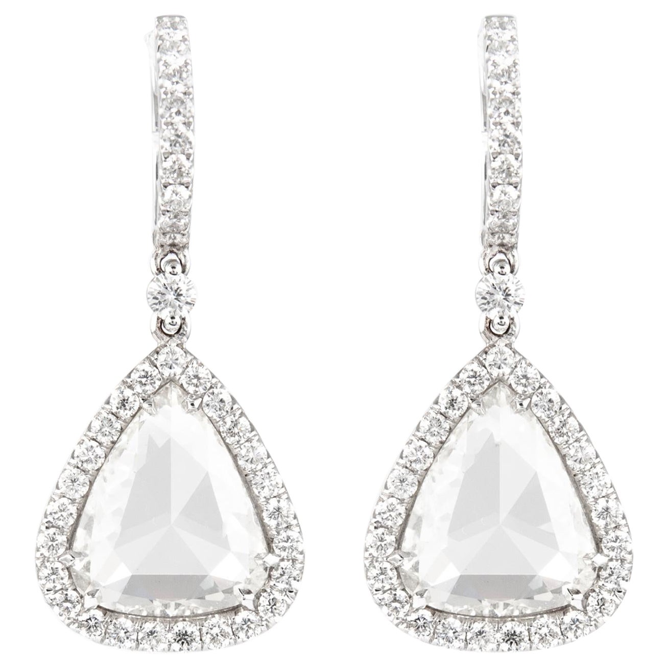 Boucles d'oreilles pendantes en or blanc 18 carats avec halo de diamants taille poire et rose de 7,33 carats en vente