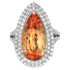 Anello da cocktail con diamanti e topazio imperiale naturale da 7,34 carati incastonato in platino