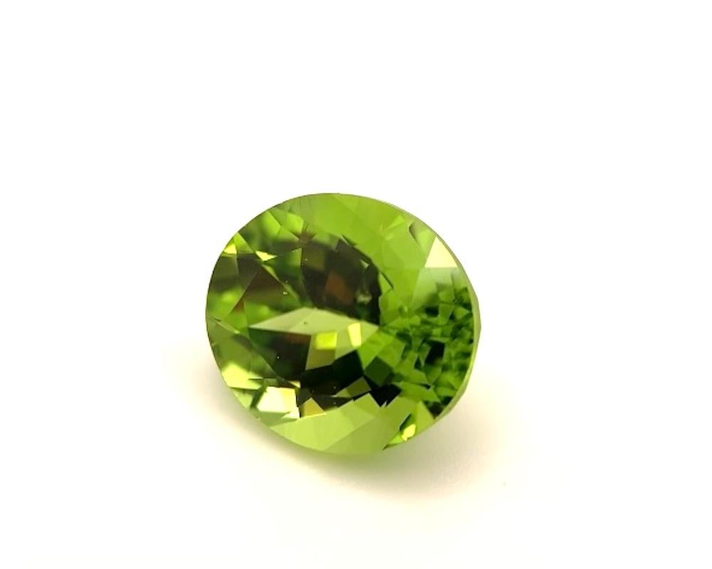 Women's or Men's 7.34 Carat Oval Peridot, Unset Loose Gemstone For Sale