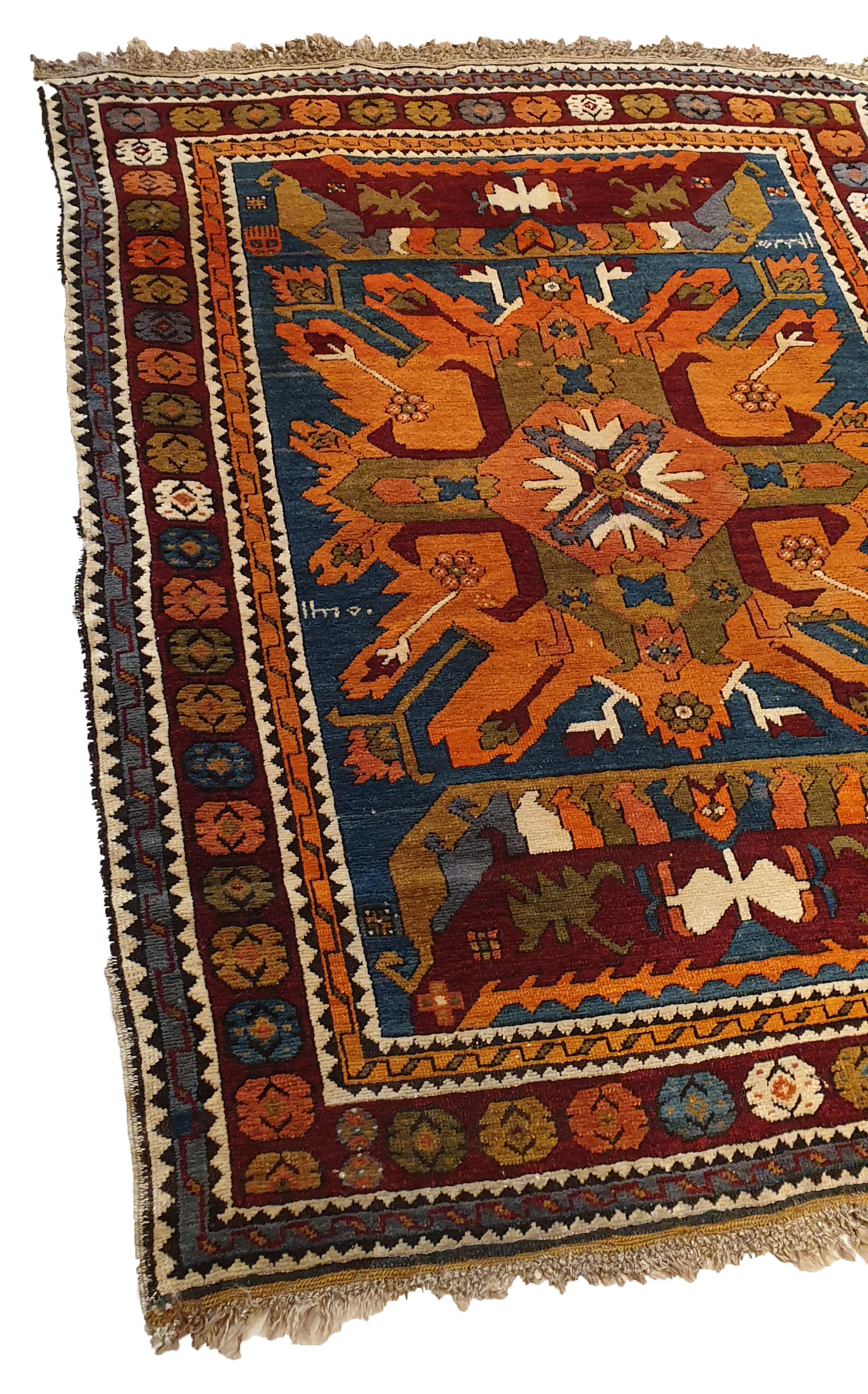 N° 734 - Hand knotted carpet in Turkish factory from 19th century.
High quality, beautiful graphics and remarkable finesse.
Perfect state of preservation.

Measures: 150 x 115 cm.