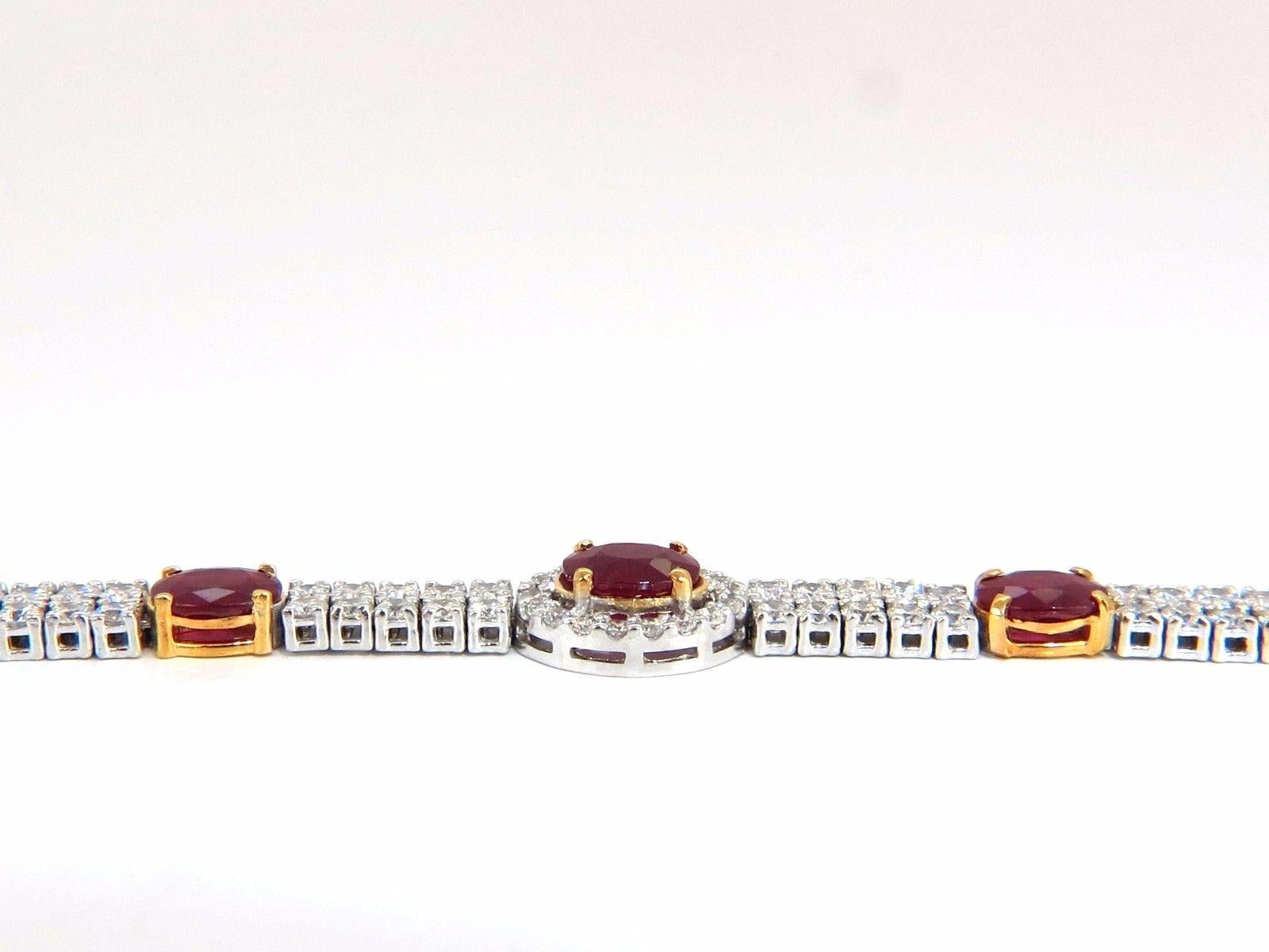 Taille ovale Bracelet jonc à double rangée en or 14 carats avec diamants et rubis naturels de 7,34 carats, style Régence déco en vente