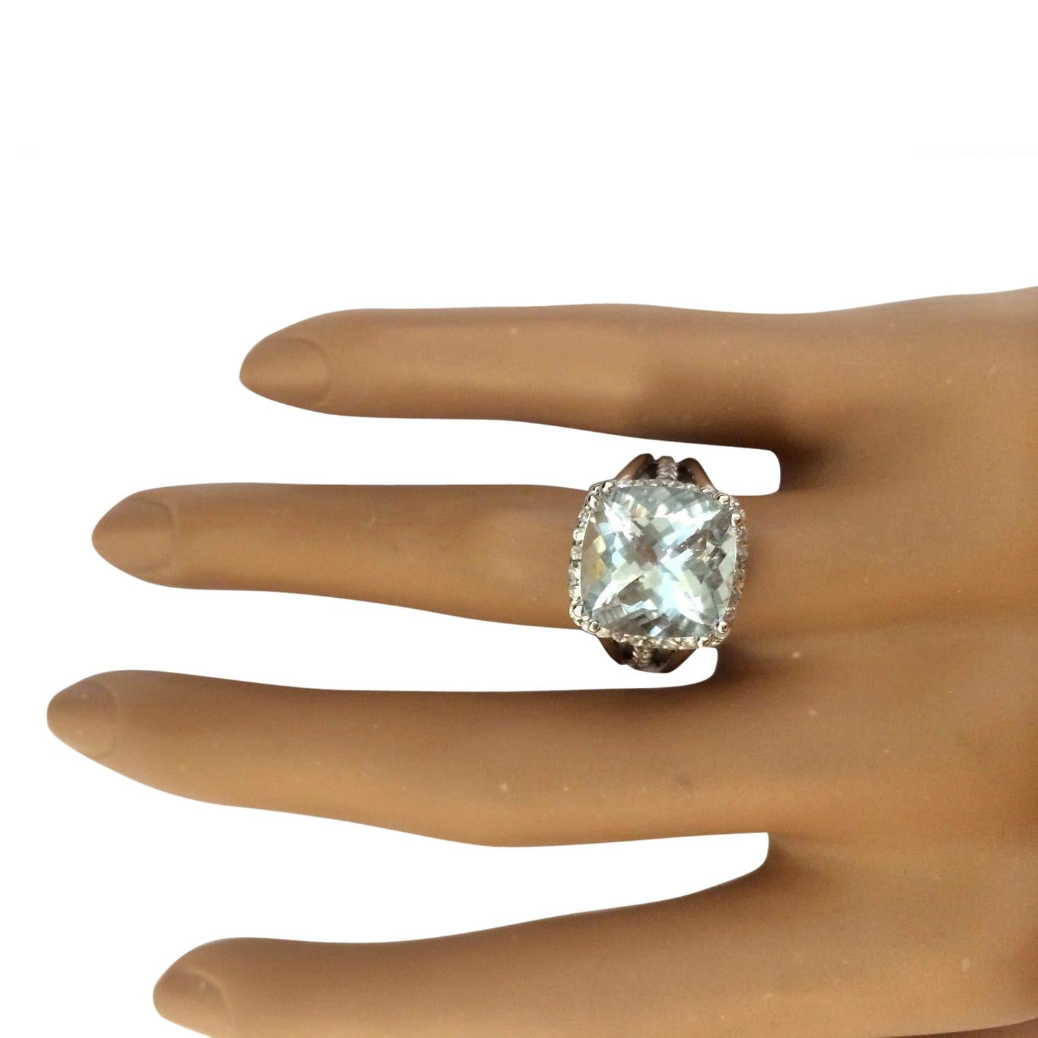 Women's Natural Aquamarine 14 Karat Solid White Gold Diamond Ring For Sale