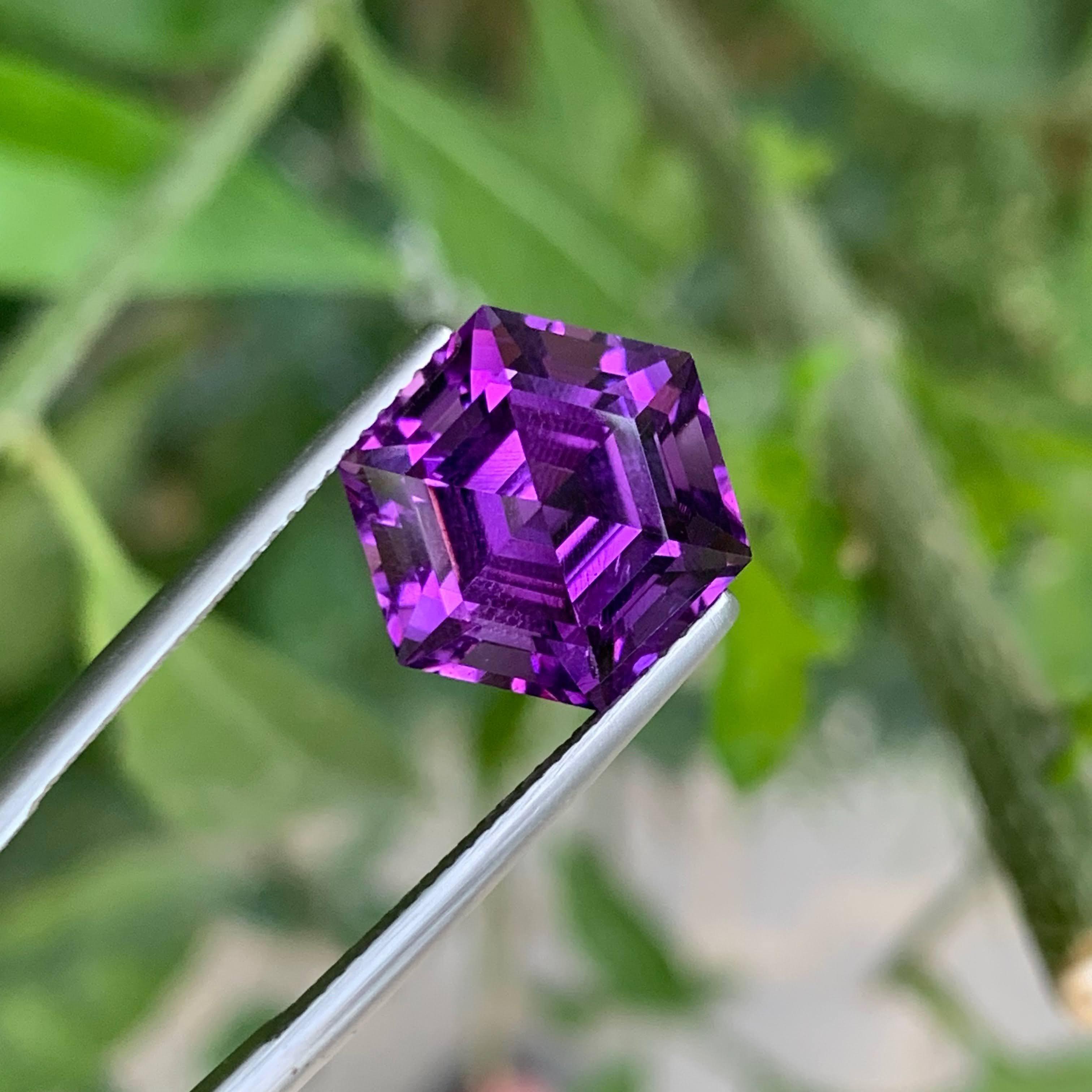 Moderne 7.35 Carat Natural Loose Purple Amethyst Stone Hexagonal Cut Brazilian Gemstone (Améthyste violette en vrac, taille hexagonale) en vente