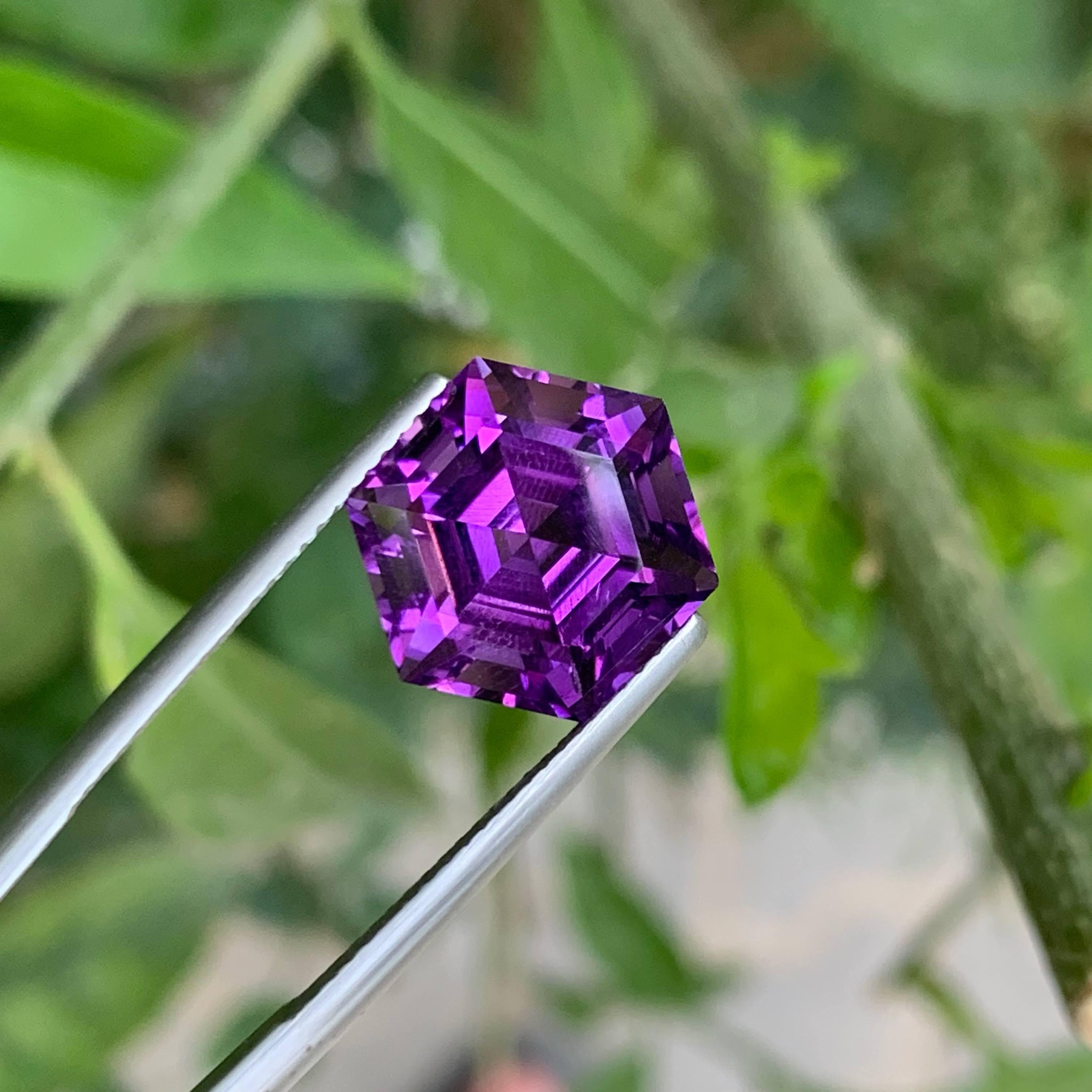 7.35 Carat Natural Loose Purple Amethyst Stone Hexagonal Cut Brazilian Gemstone (Améthyste violette en vrac, taille hexagonale) Neuf - En vente à Bangkok, TH