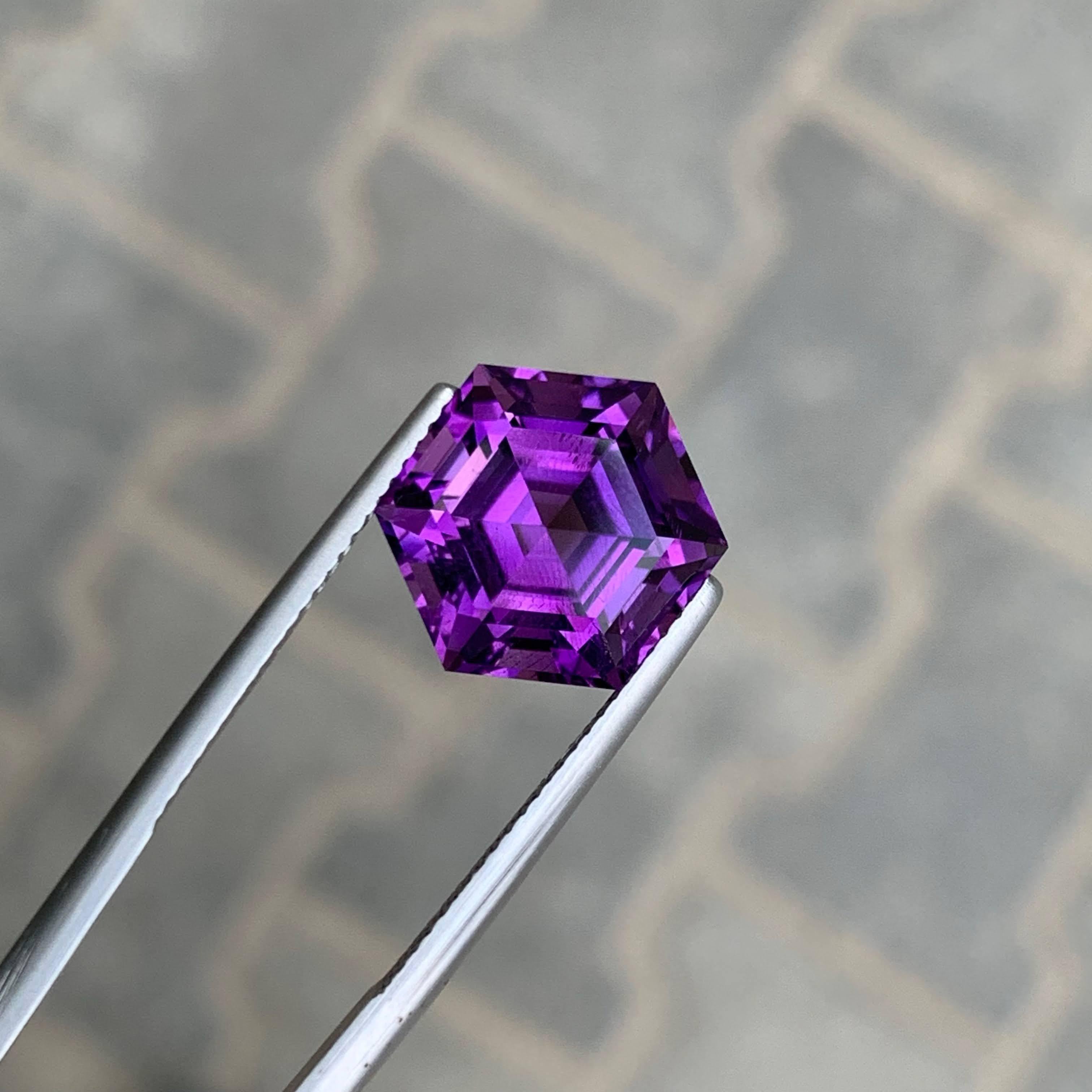 7.35 Carat Natural Loose Purple Amethyst Stone Hexagonal Cut Brazilian Gemstone (Améthyste violette en vrac, taille hexagonale) en vente 2