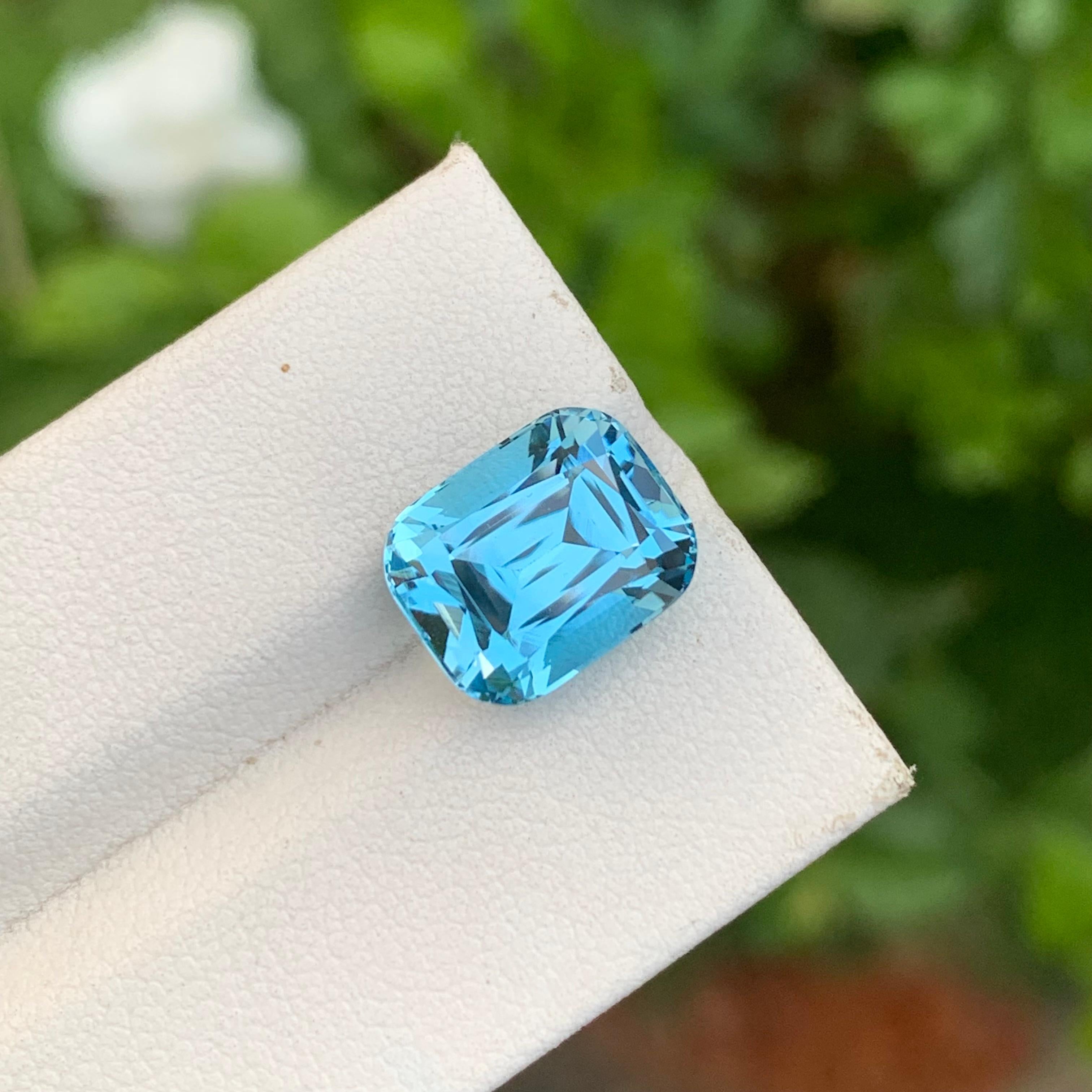 Cushion Cut 7.35 Carat Pretty Loose Blue Topaz Cushion Shape Gem For Jewellery Making For Sale