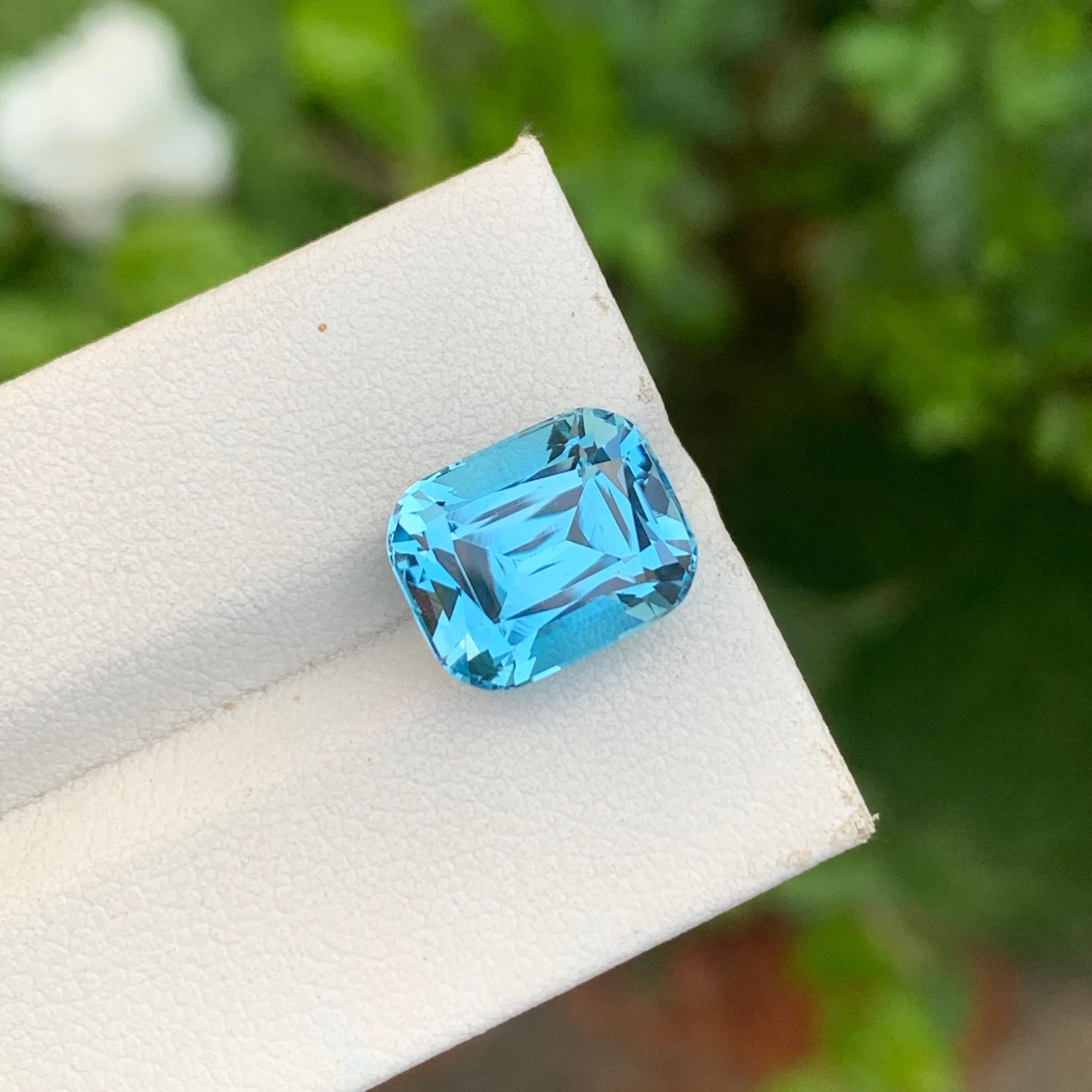 7.35 Carat Pretty Loose Blue Topaz Cushion Shape Gem For Jewellery Making In New Condition For Sale In Peshawar, PK