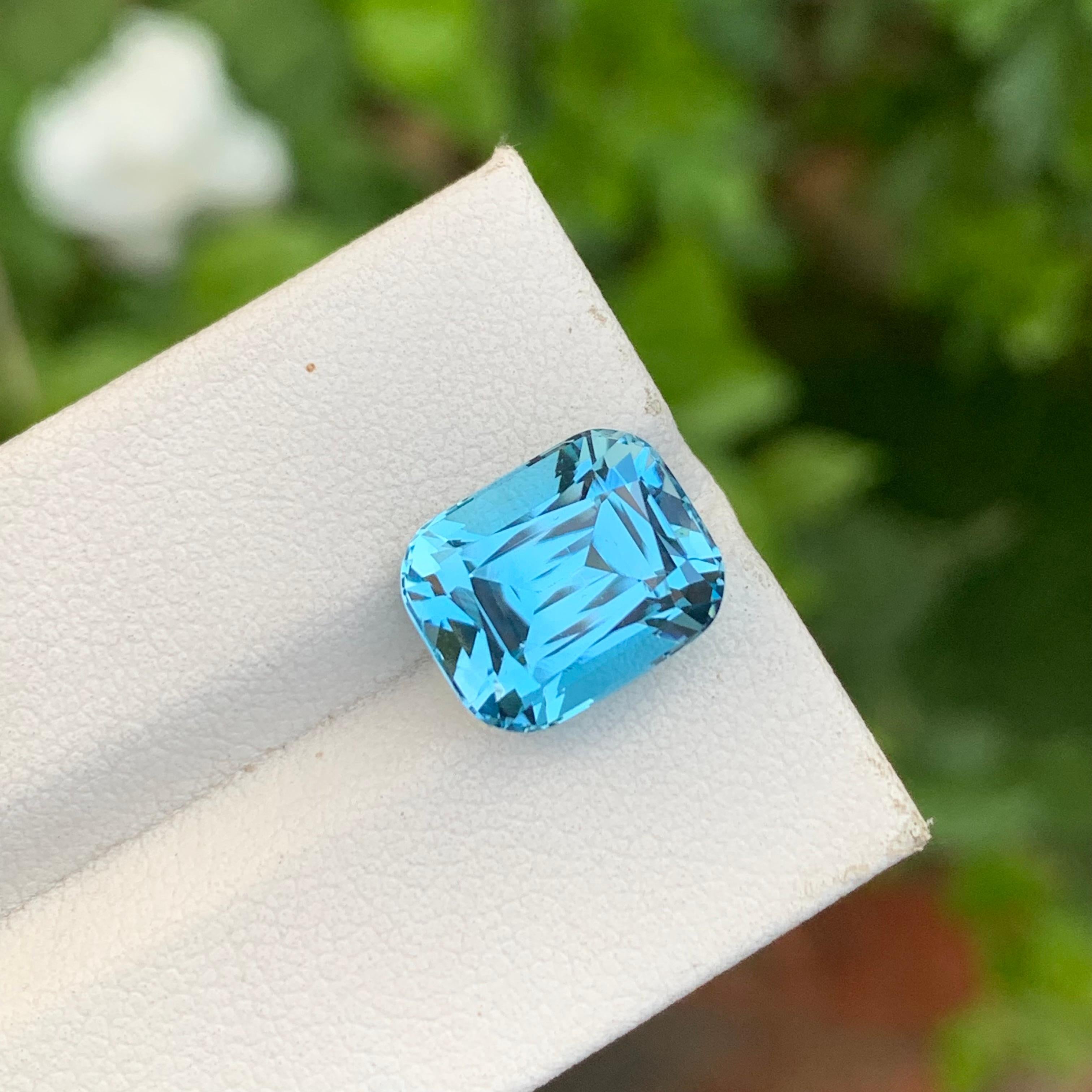 Women's or Men's 7.35 Carat Pretty Loose Blue Topaz Cushion Shape Gem For Jewellery Making For Sale