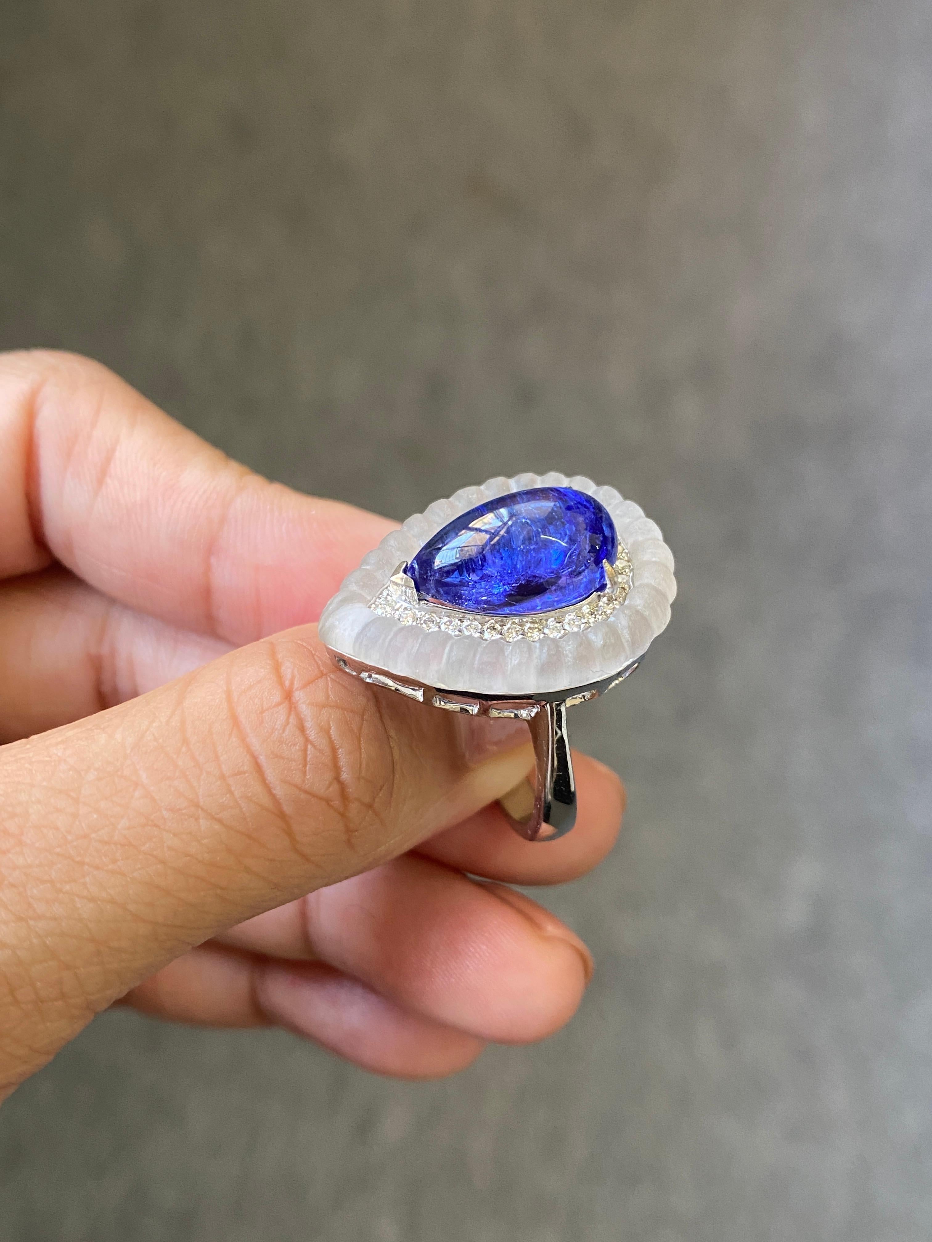 7.35 Carat Tanzanite and Rock Crystal Cocktail Ring In New Condition For Sale In Bangkok, Thailand