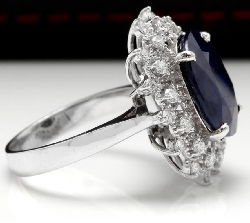 Round Cut 7.35 Carat Exquisite Natural Blue Sapphire and Diamond 14 Karat Solid White Gold For Sale
