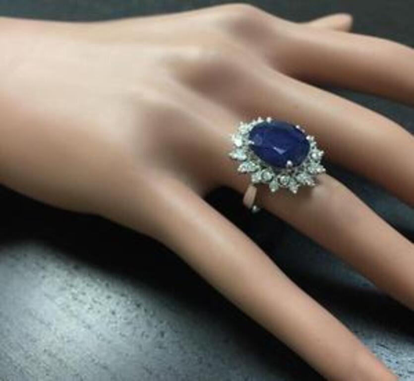 7.35 Carat Exquisite Natural Blue Sapphire and Diamond 14 Karat Solid White Gold For Sale 1