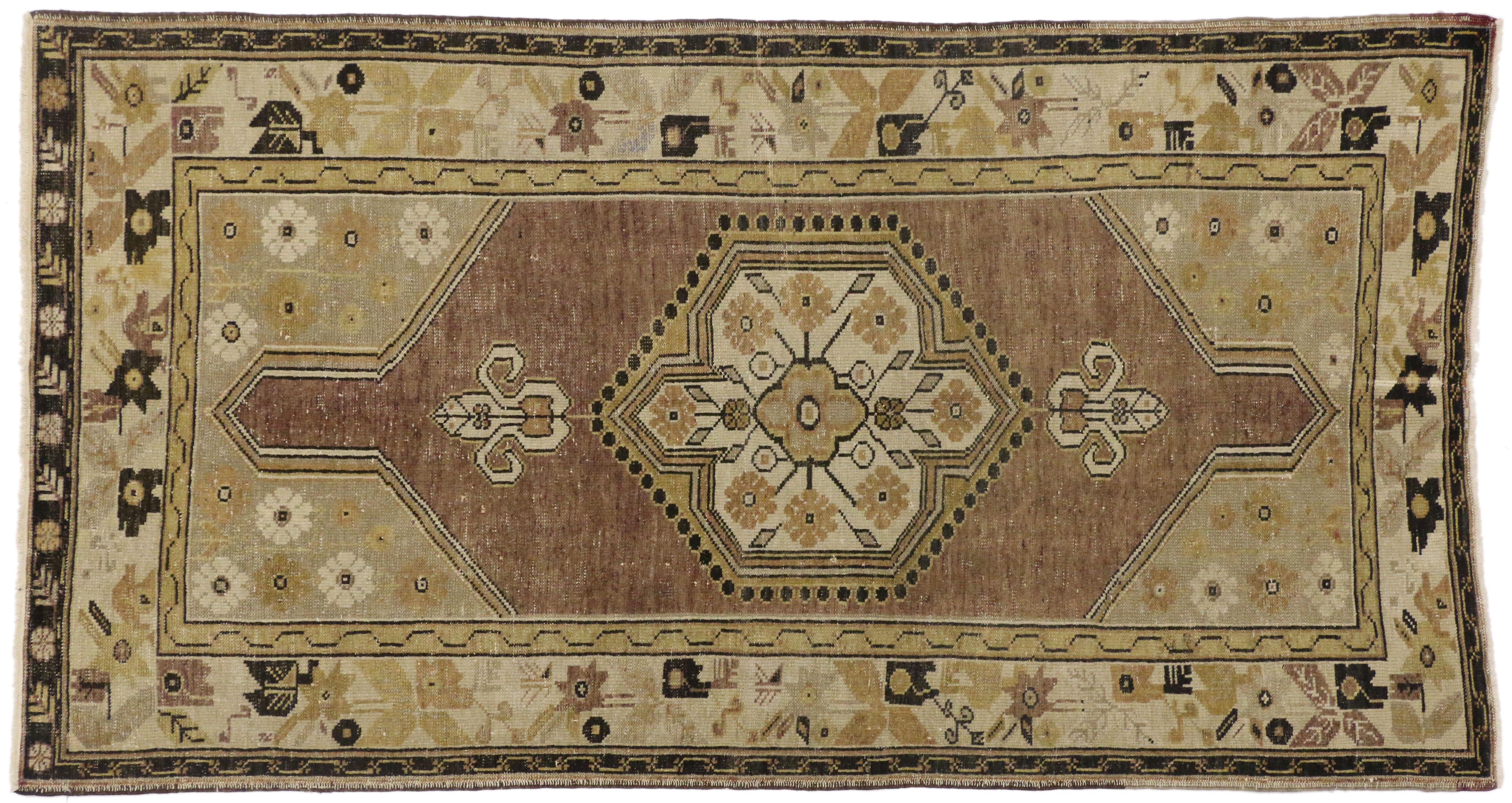 Vintage Turkish Oushak Rug with Rustic American Colonial Style In Good Condition For Sale In Dallas, TX