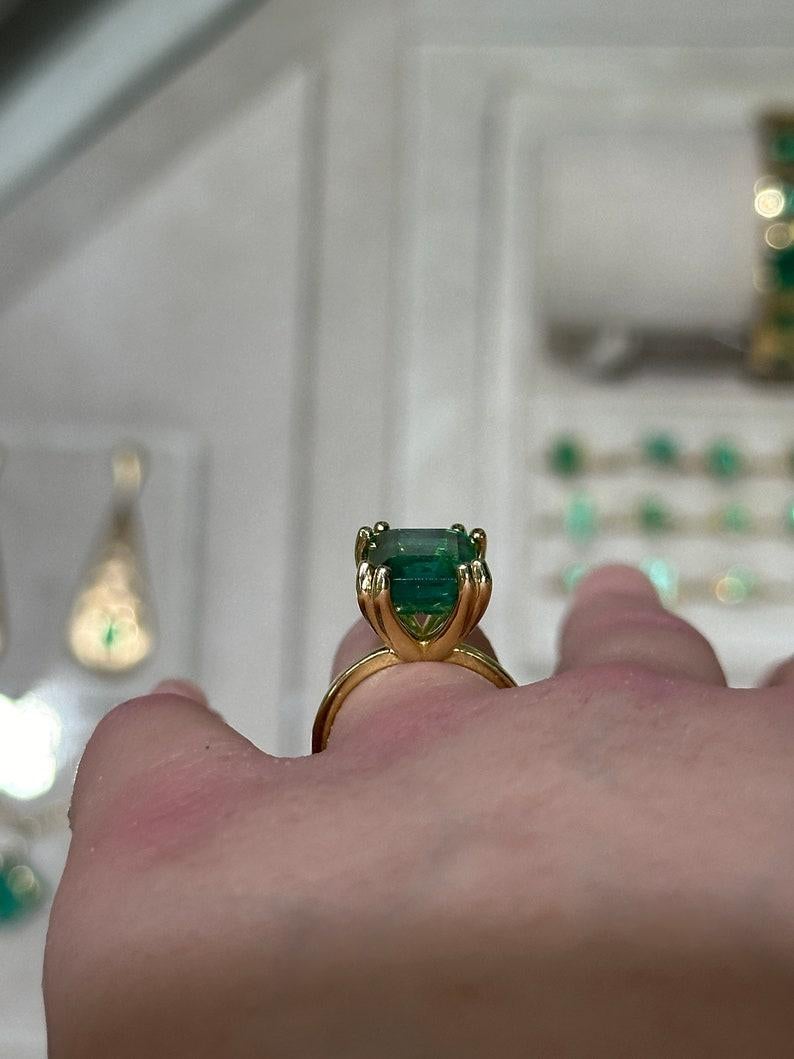 7,35 Karat 14K Smaragdschliff Smaragd Solitär Ring - üppiger grüner Doppelklauenring mit Smaragd-Doppelklauen-Ring für Damen oder Herren im Angebot