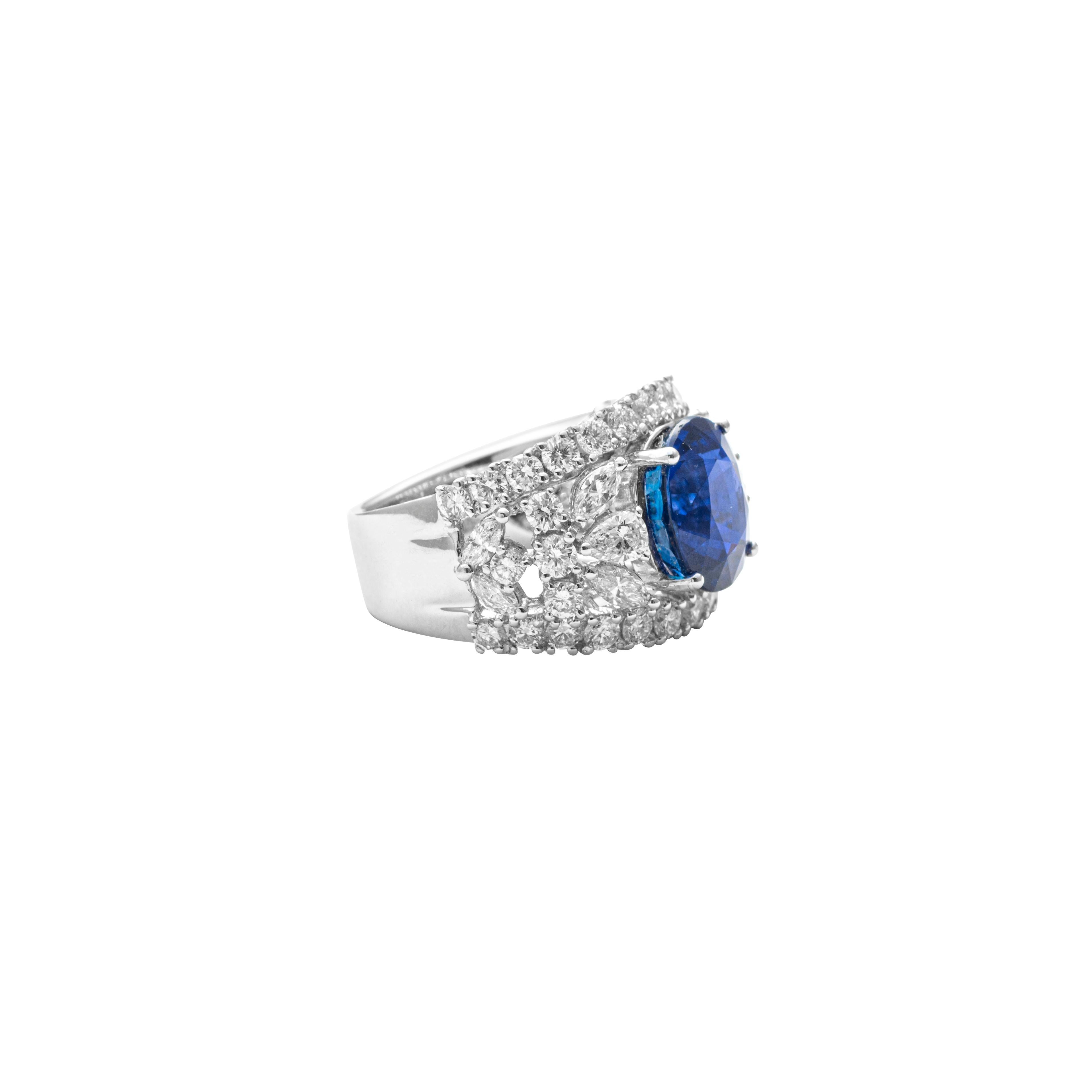Modern 7.35 Carat Blue Sapphire and Diamond Cocktail Ring in 18 Karat White Gold For Sale