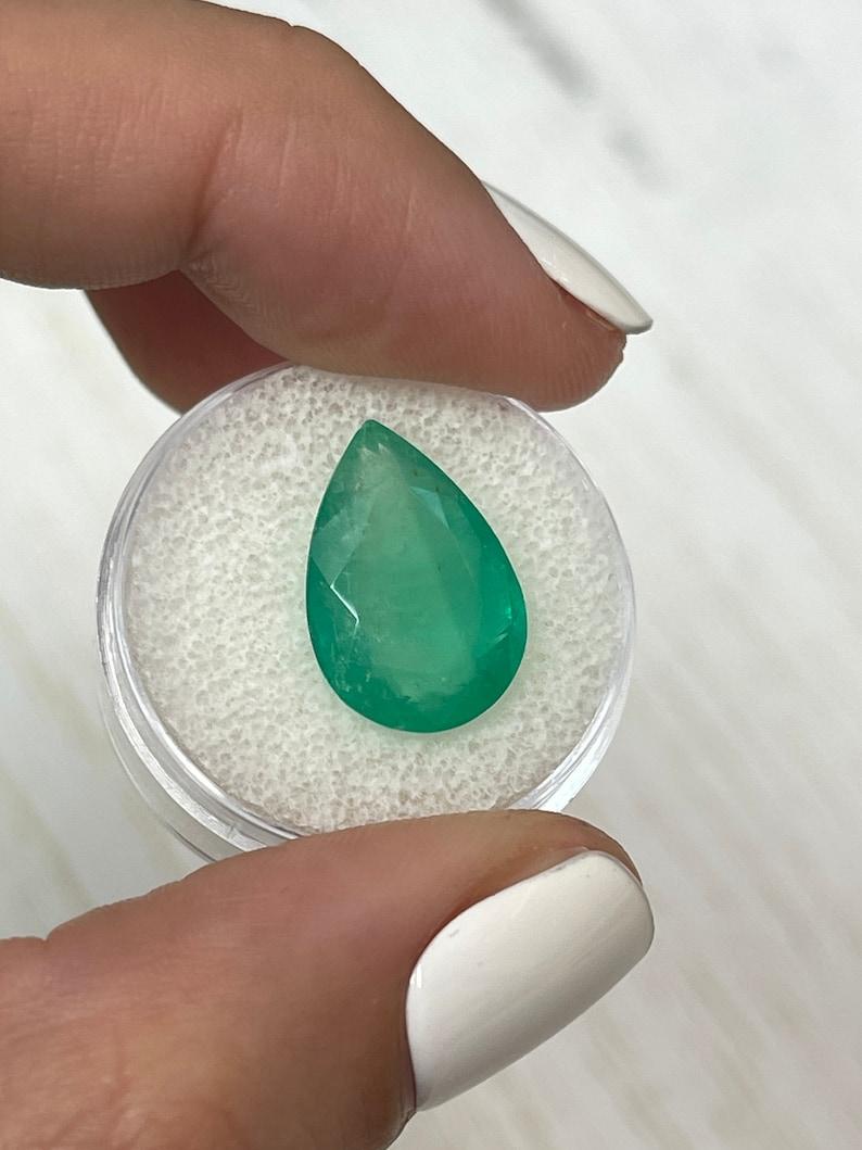 7.36 Karat Bi-Color Grüner Kolumbianischer Smaragd - Birnenschliff Mai Geburtsstein Edelstein im Zustand „Neu“ im Angebot in Jupiter, FL