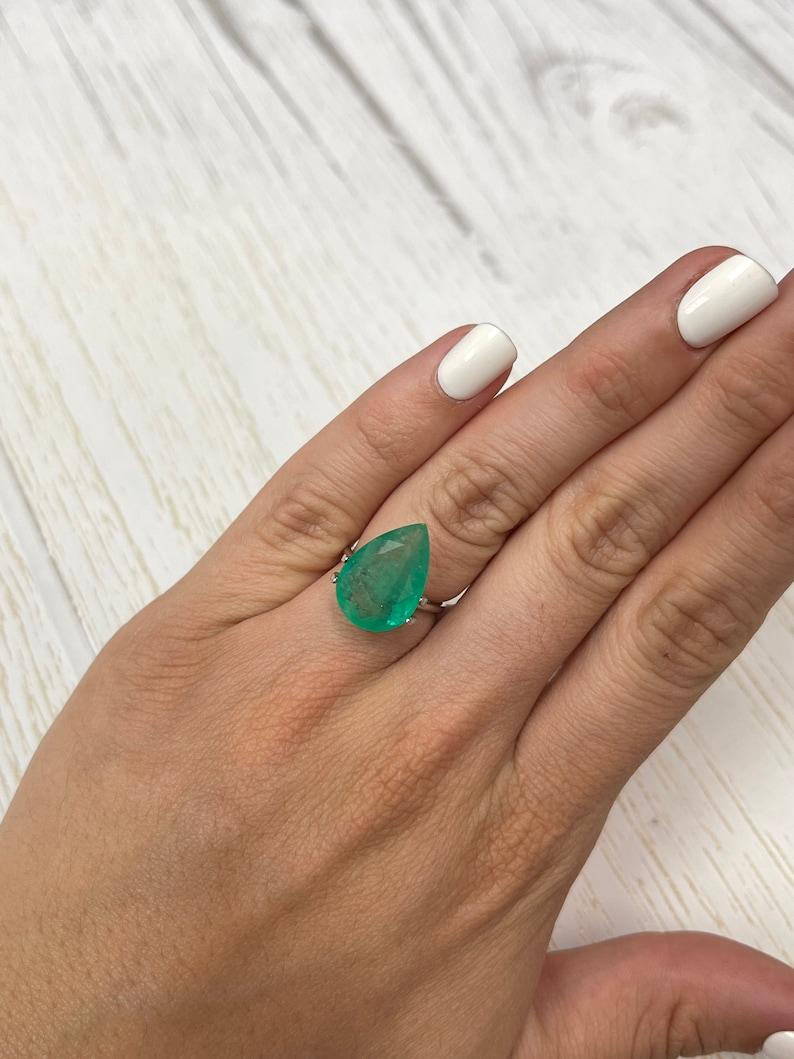 7.36 Karat Bi-Color Grüner Kolumbianischer Smaragd - Birnenschliff Mai Geburtsstein Edelstein im Angebot 2