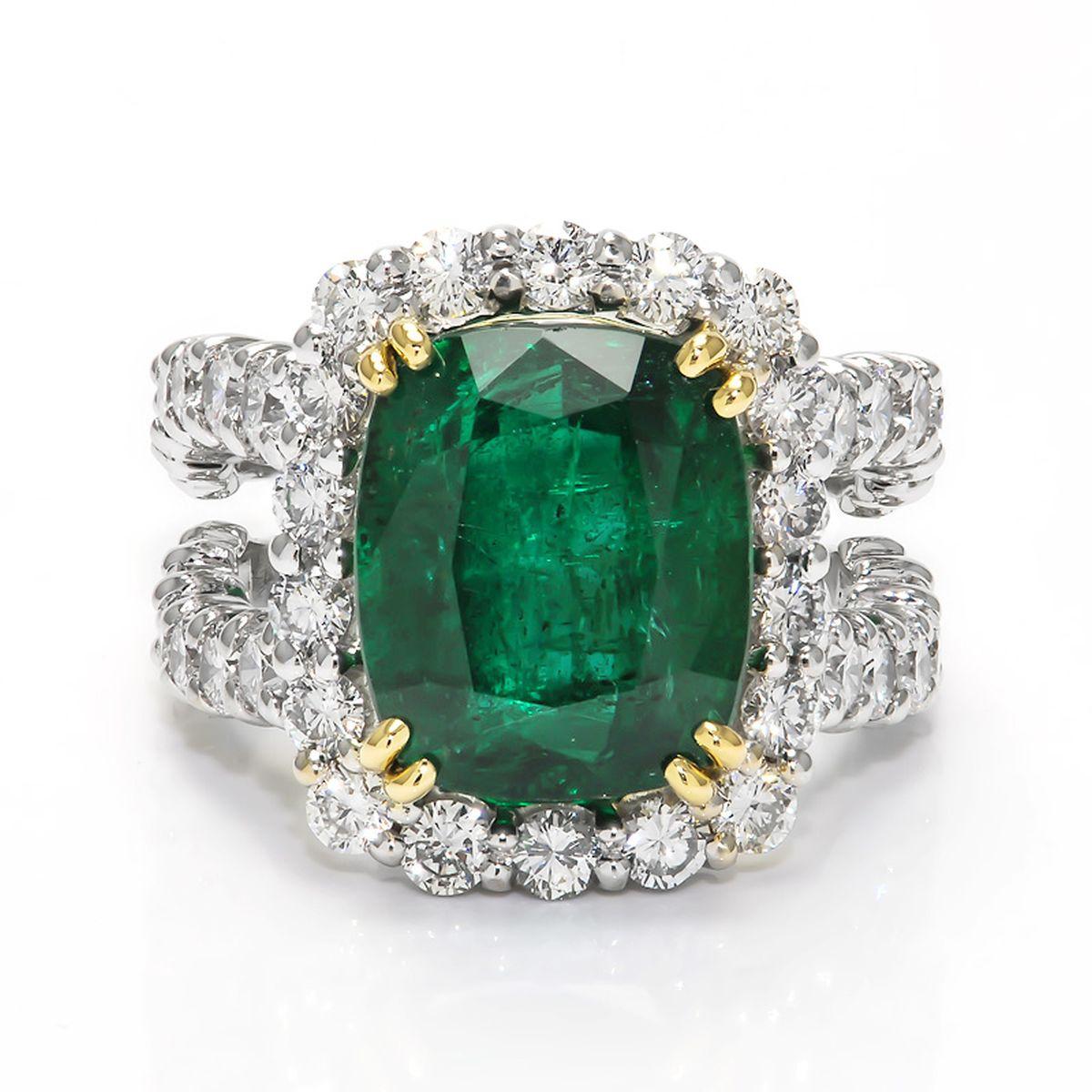 Modern 7.36 Carat Emerald and Brilliant-Cut Diamond Gold Ring Estate Fine Jewelry For Sale