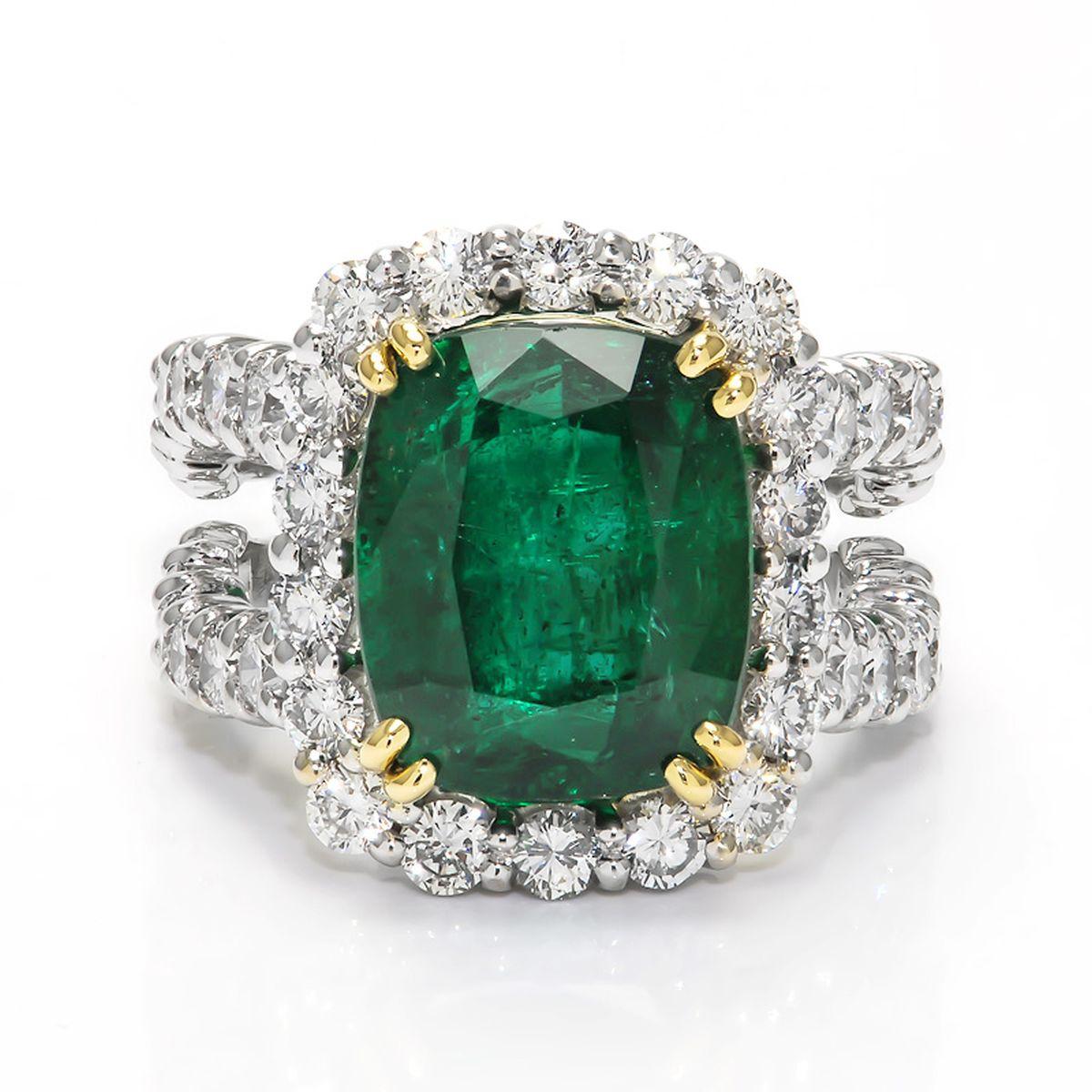 Moderne 7.36 Carat Emerald and Brilliante-Cut Gold Ring Estate Jewelry Fine Jewelry en vente